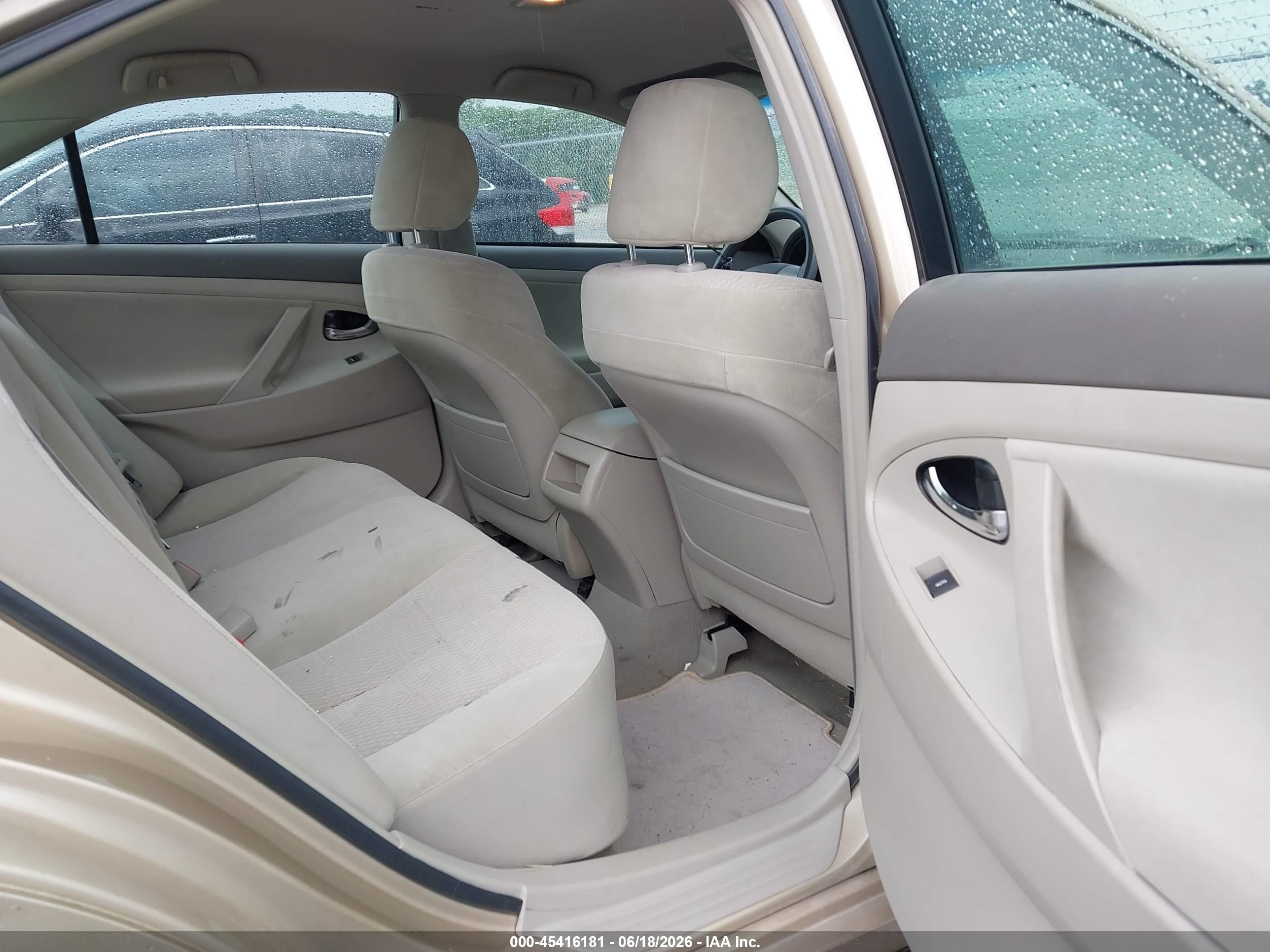 2010 Toyota Camry Le Champagne vin: 4T4BF3EKXAR032954