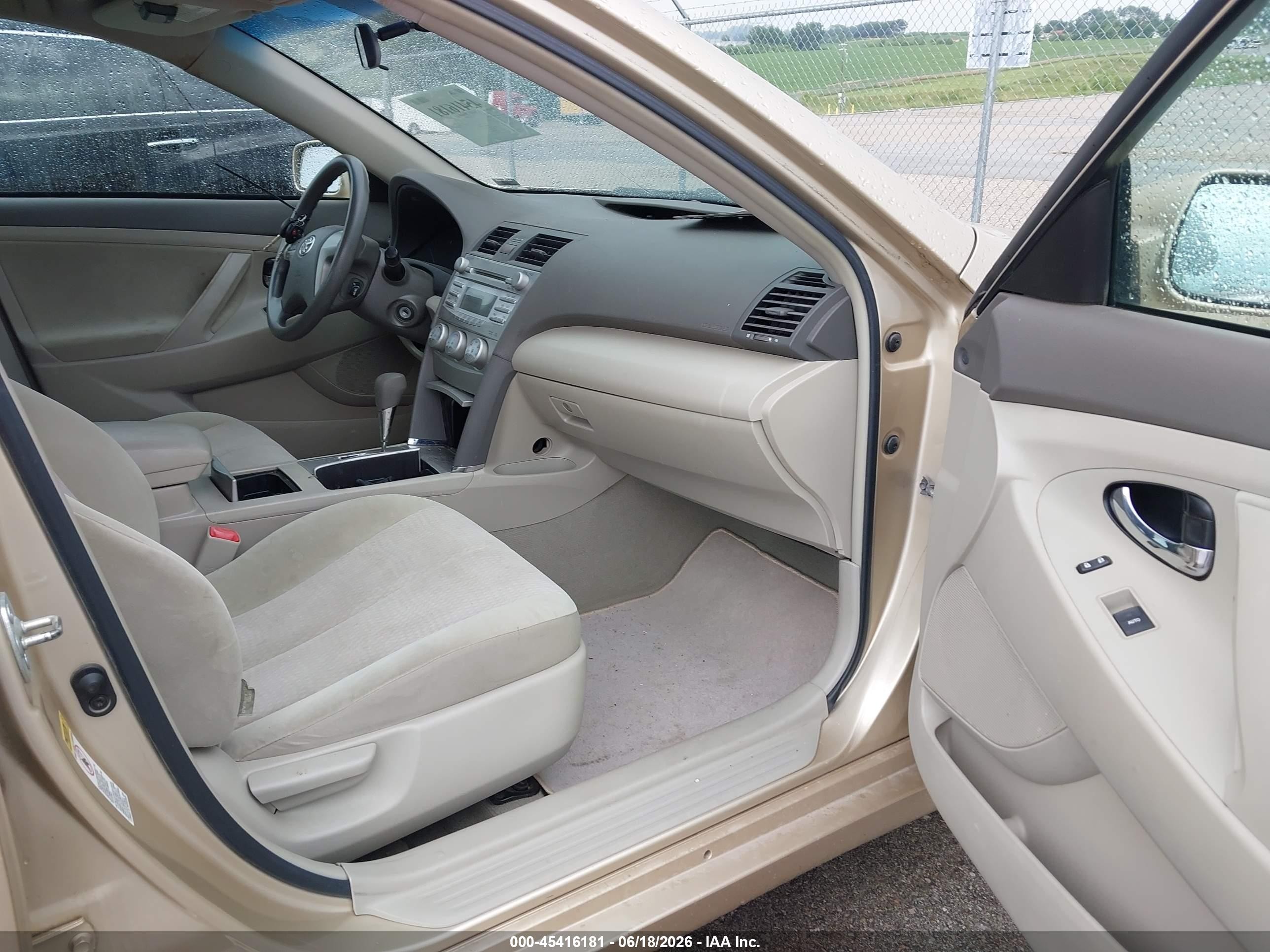 2010 Toyota Camry Le Champagne vin: 4T4BF3EKXAR032954