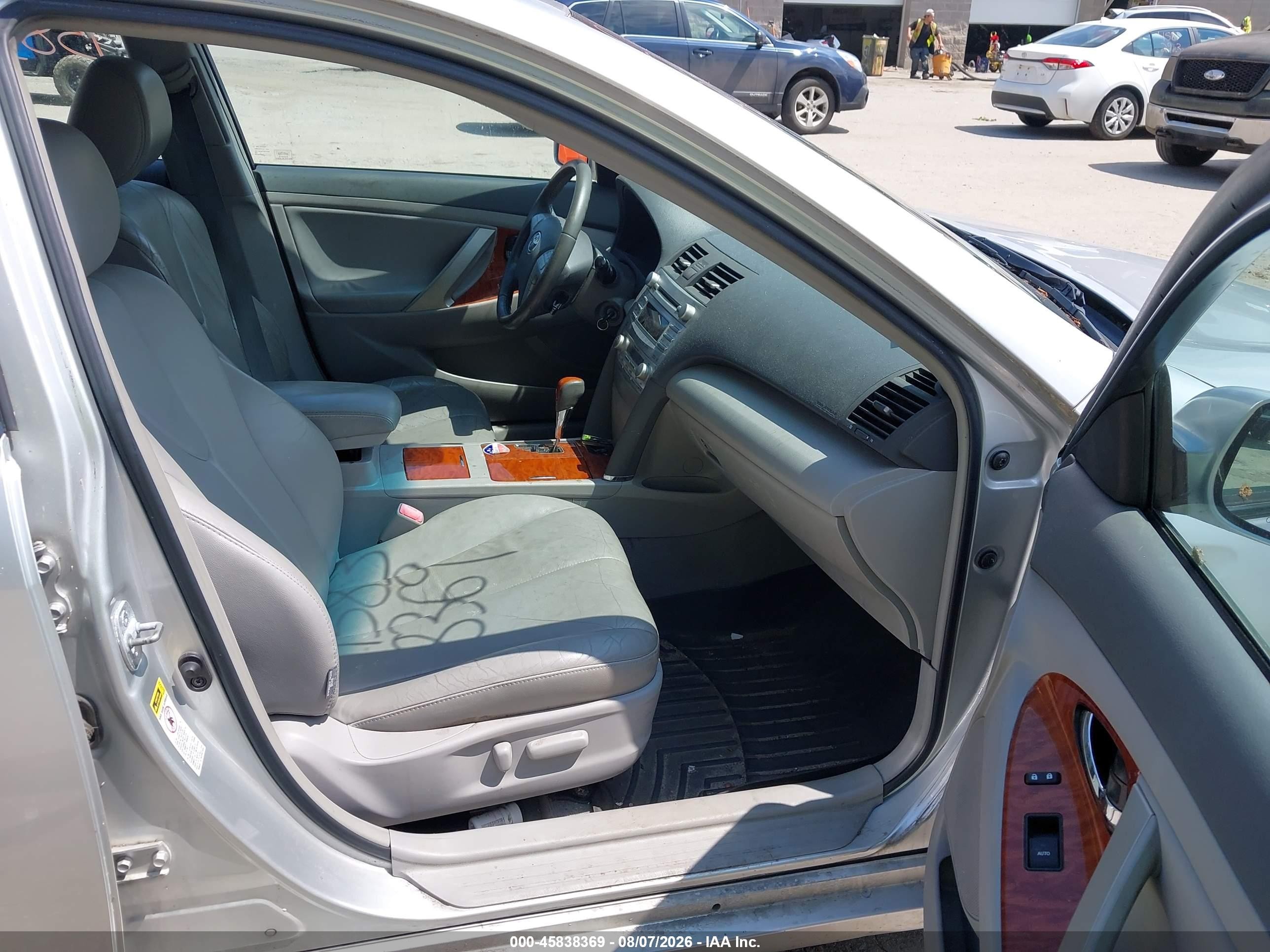 2010 Toyota Camry Xle Silver vin: 4T4BF3EKXAR039015
