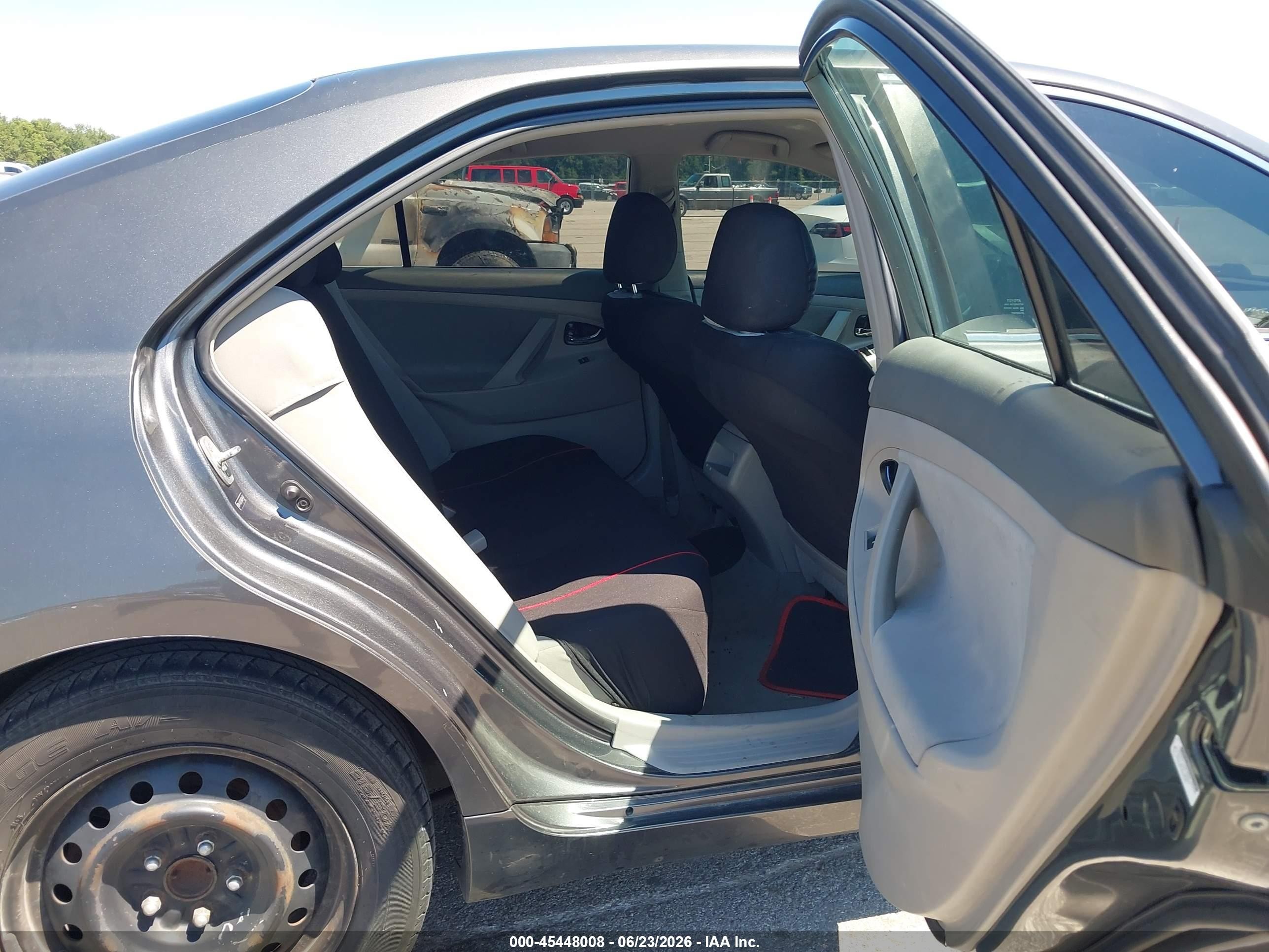 2010 Toyota Camry Le Gray vin: 4T4BF3EKXAR044487