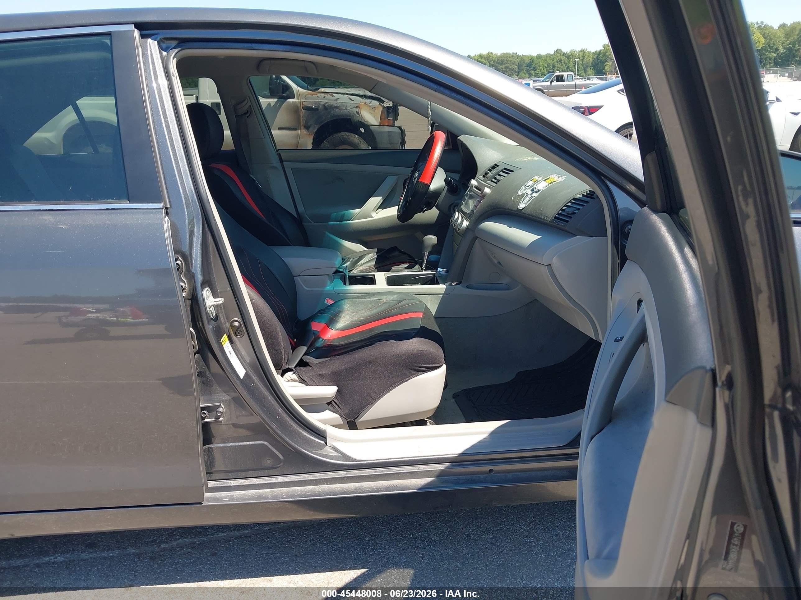 2010 Toyota Camry Le Gray vin: 4T4BF3EKXAR044487