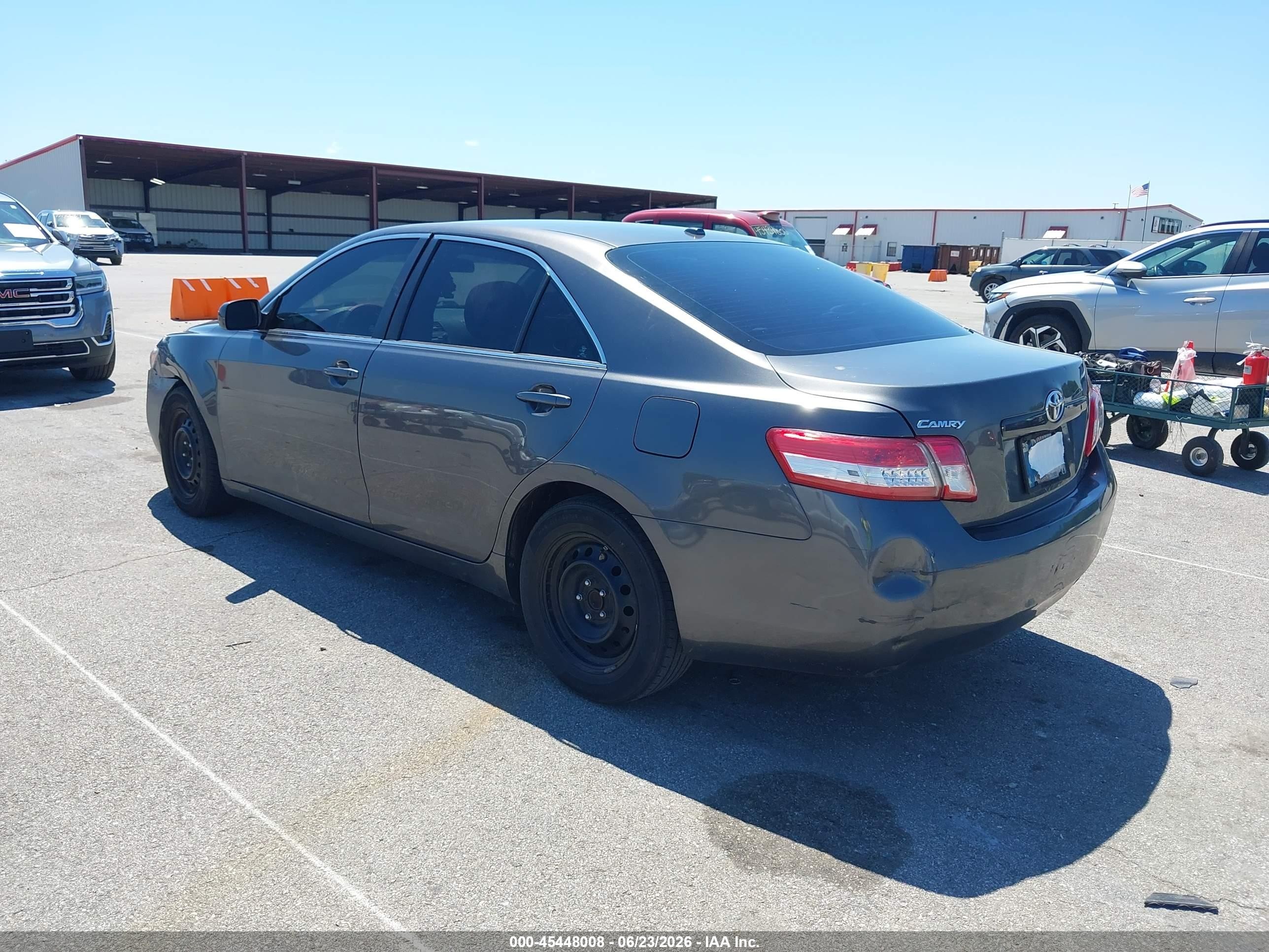 2010 Toyota Camry Le Gray vin: 4T4BF3EKXAR044487
