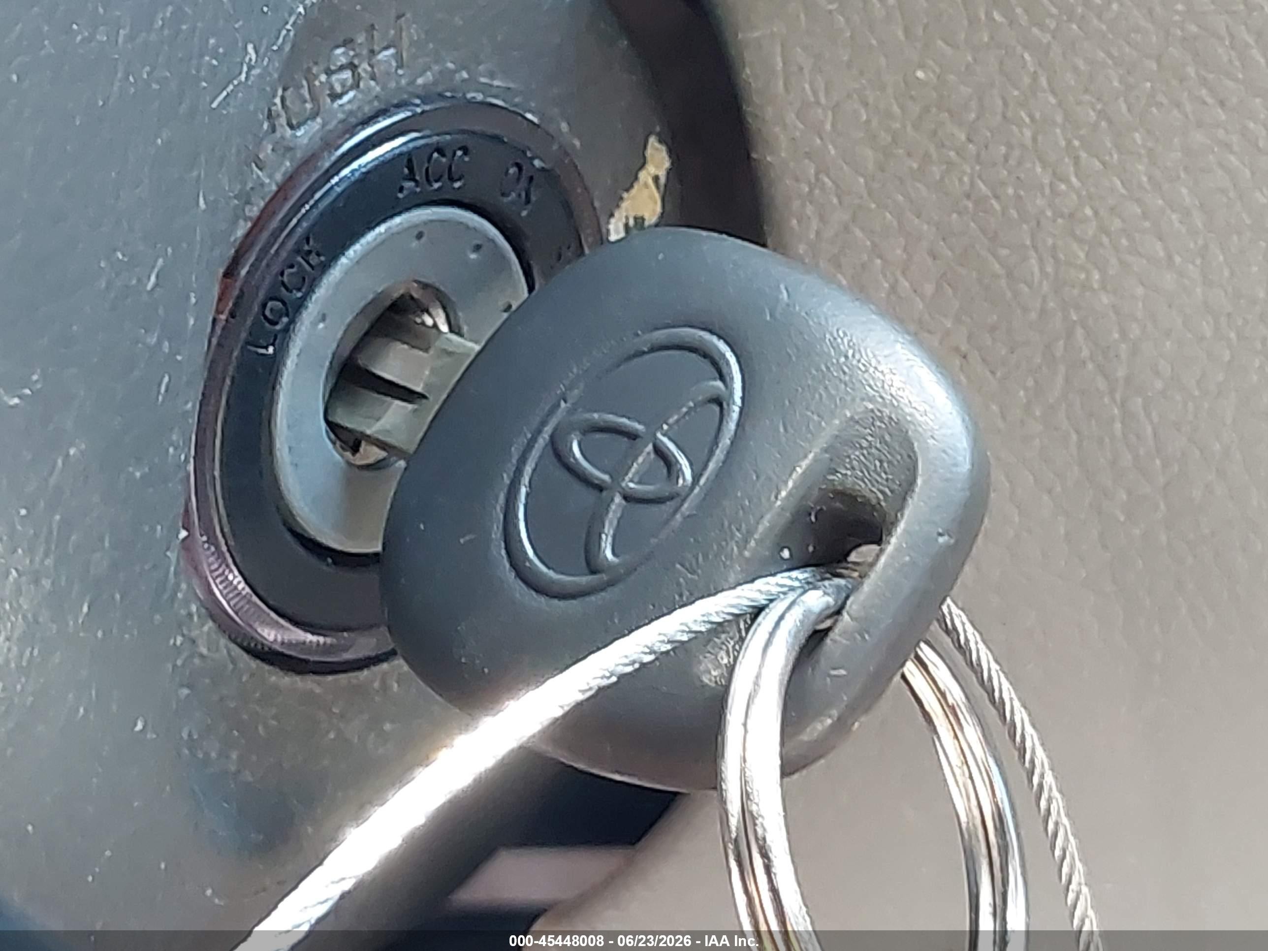 2010 Toyota Camry Le Gray vin: 4T4BF3EKXAR044487