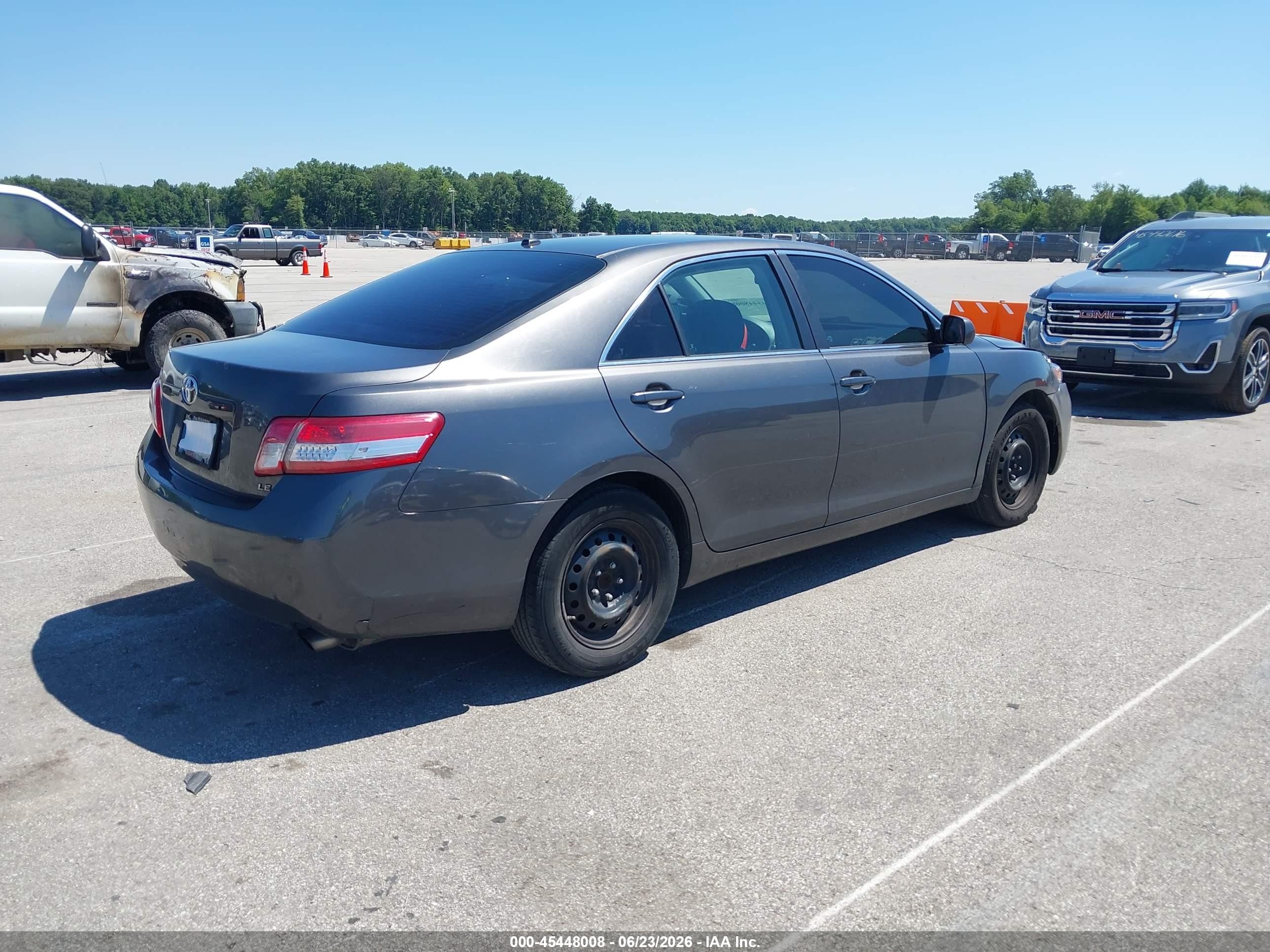 2010 Toyota Camry Le Gray vin: 4T4BF3EKXAR044487