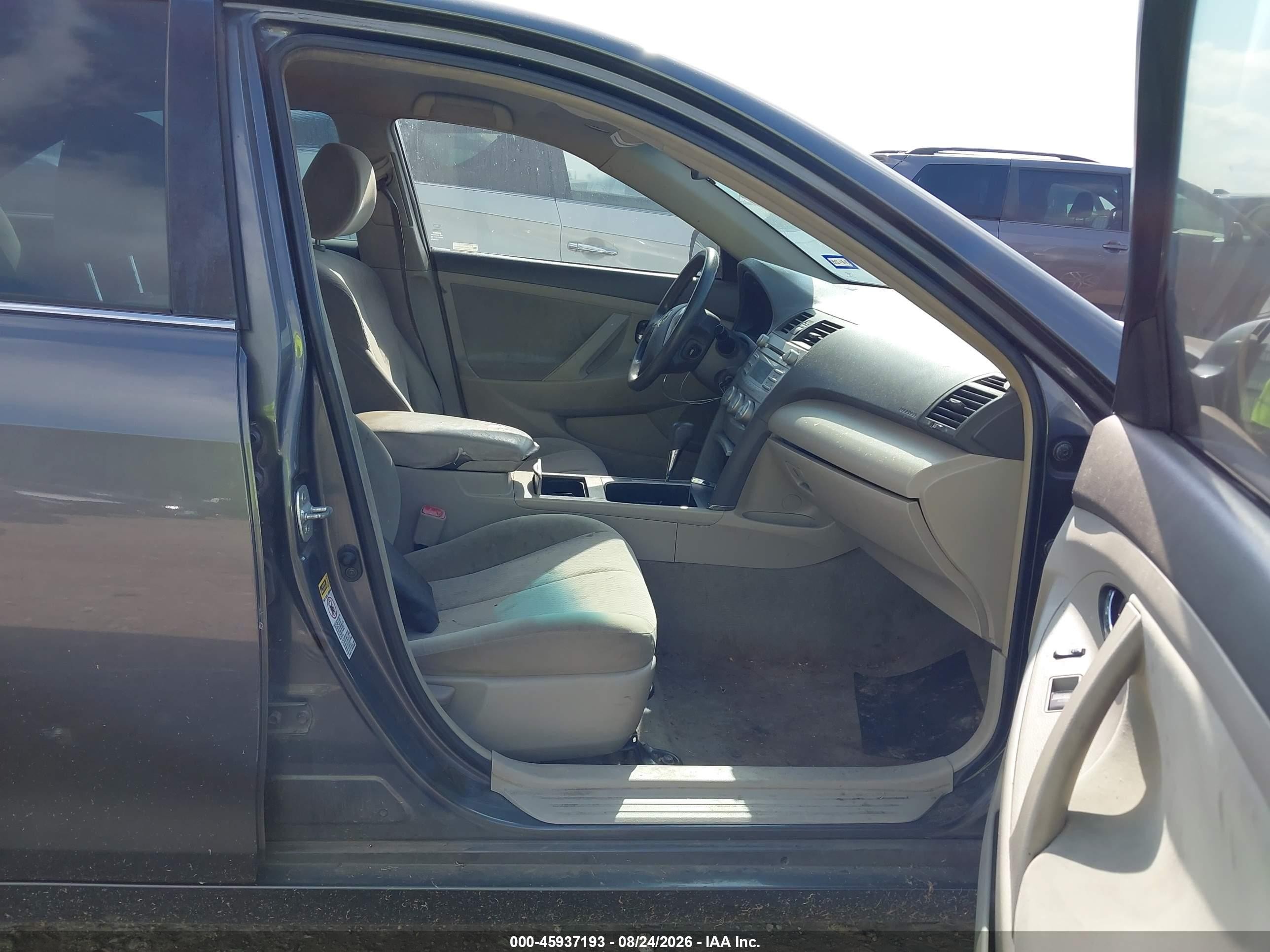 2010 Toyota Camry Le Gray vin: 4T4BF3EKXAR051715