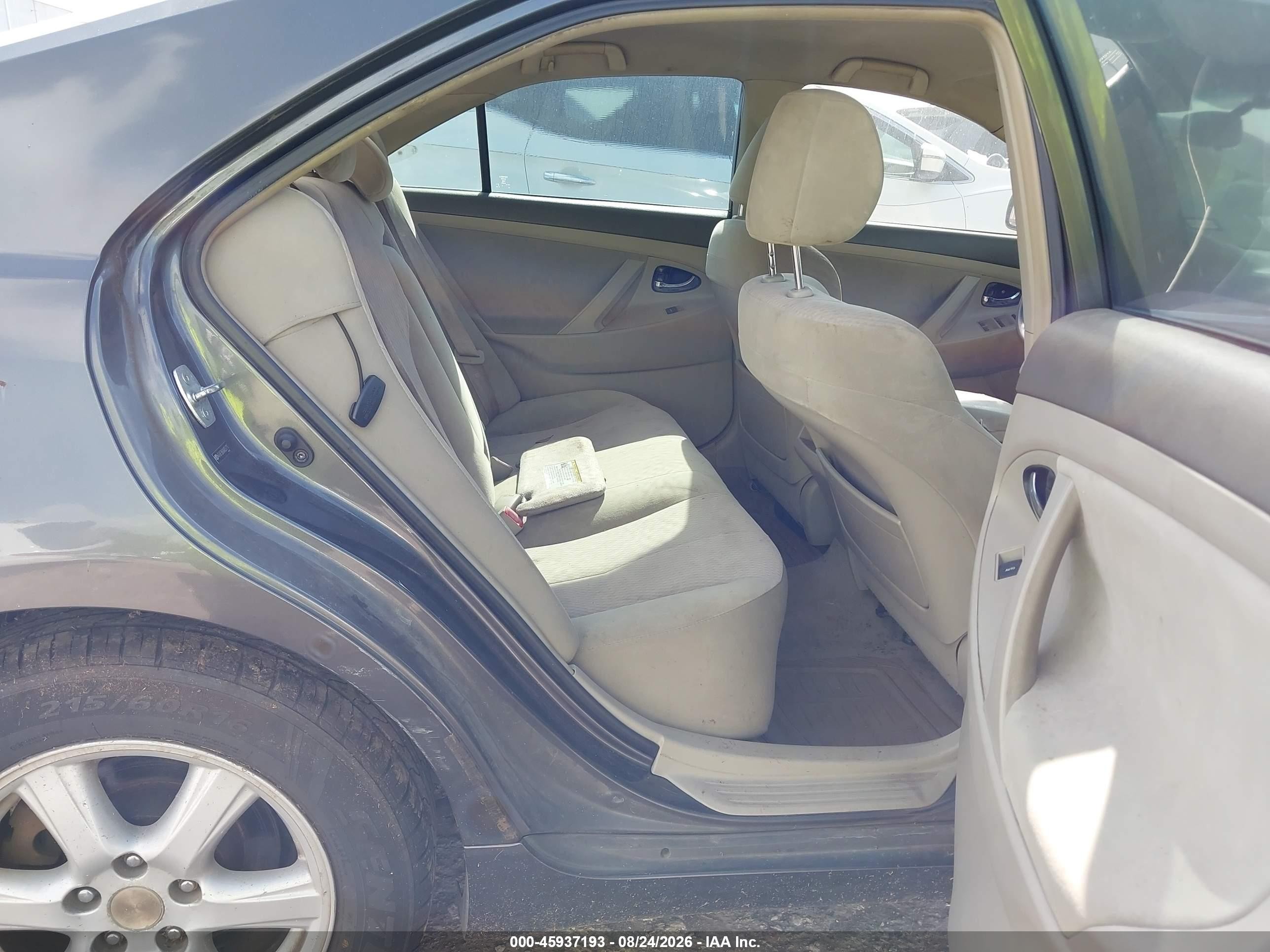 2010 Toyota Camry Le Gray vin: 4T4BF3EKXAR051715