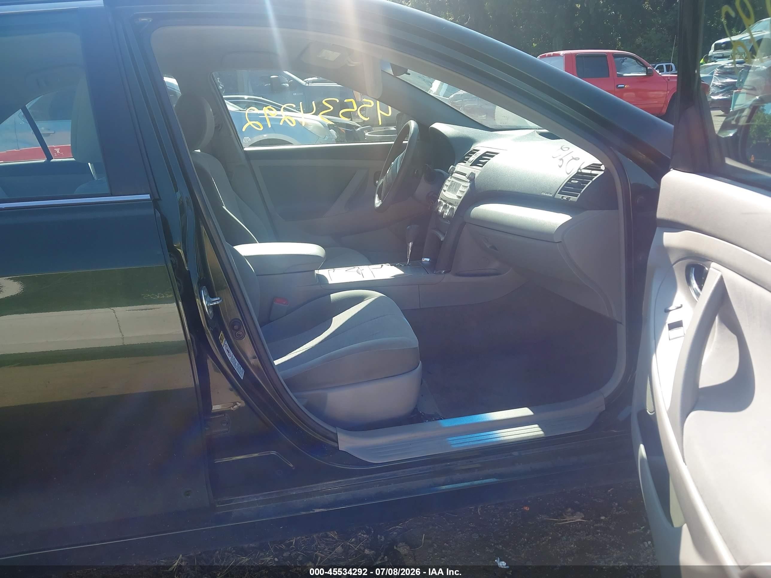 2010 Toyota Camry Le Green vin: 4T4BF3EKXAR052797