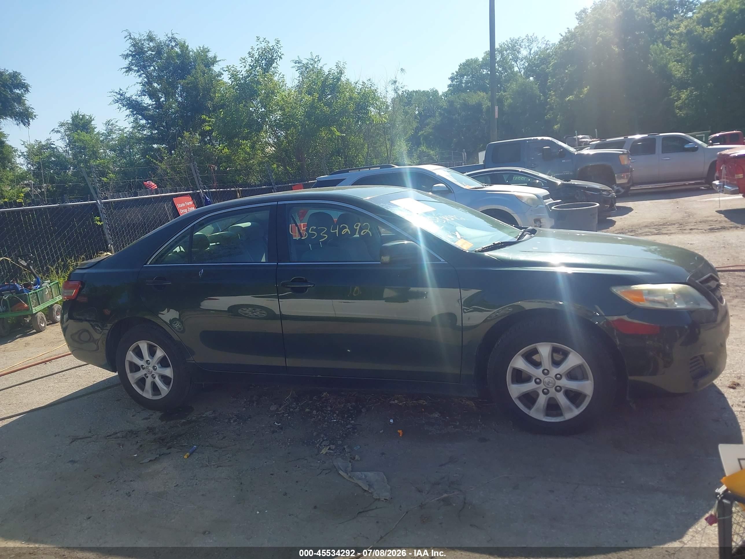 2010 Toyota Camry Le Green vin: 4T4BF3EKXAR052797