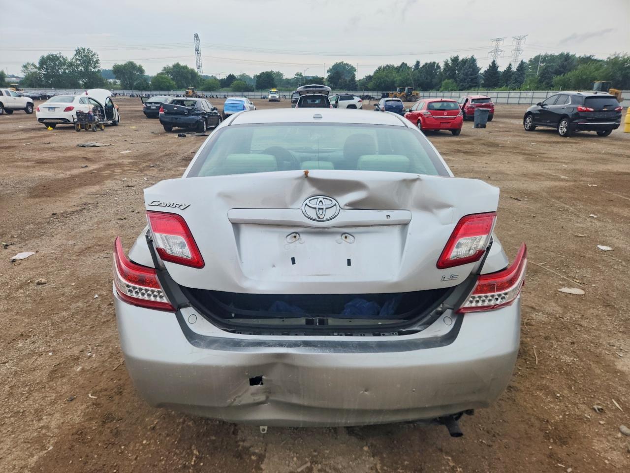 2010 Toyota Camry Le Silver vin: 4T4BF3EKXAR058700