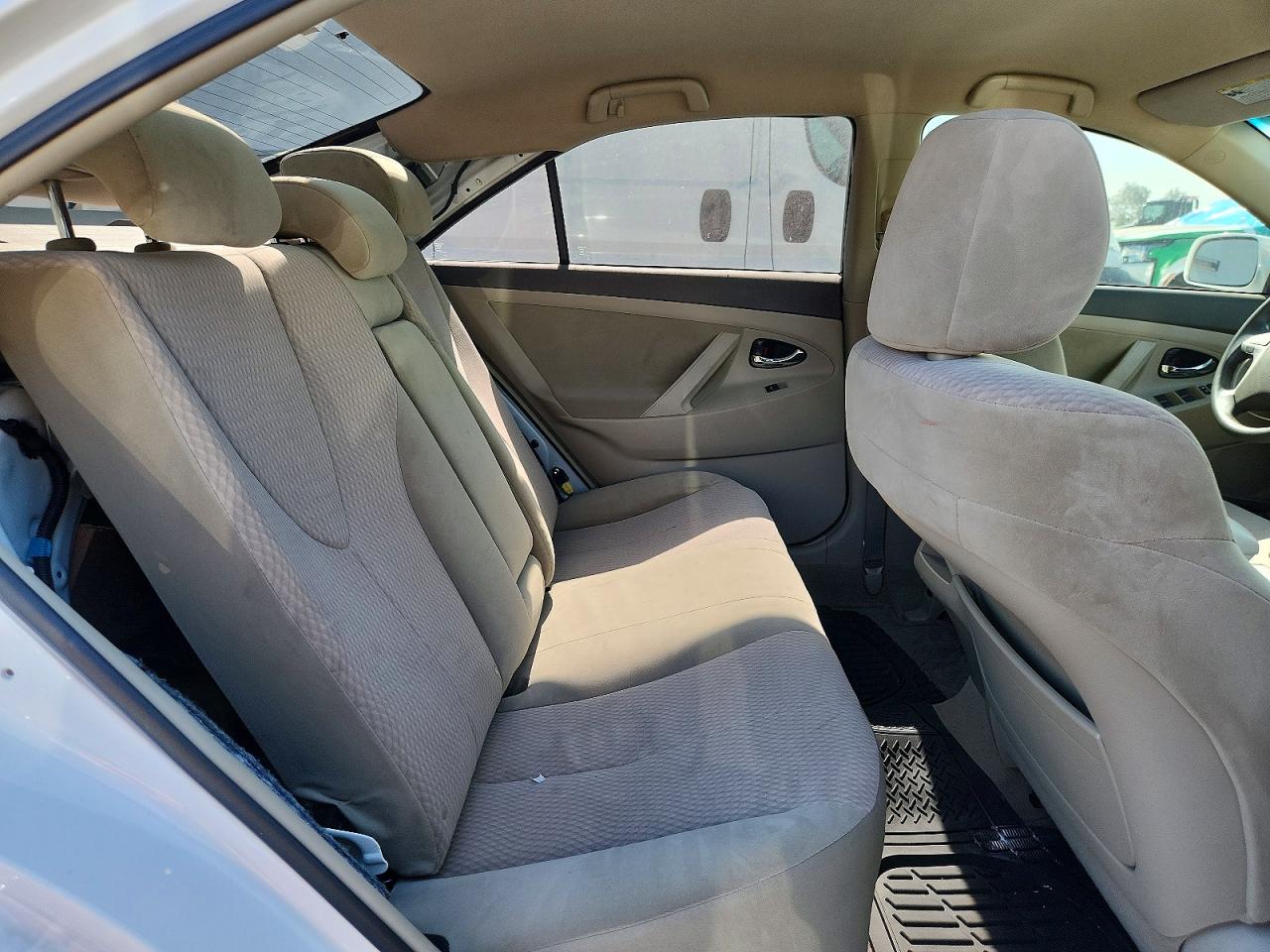 2010 Toyota Camry Le White vin: 4T4BF3EKXAR065758