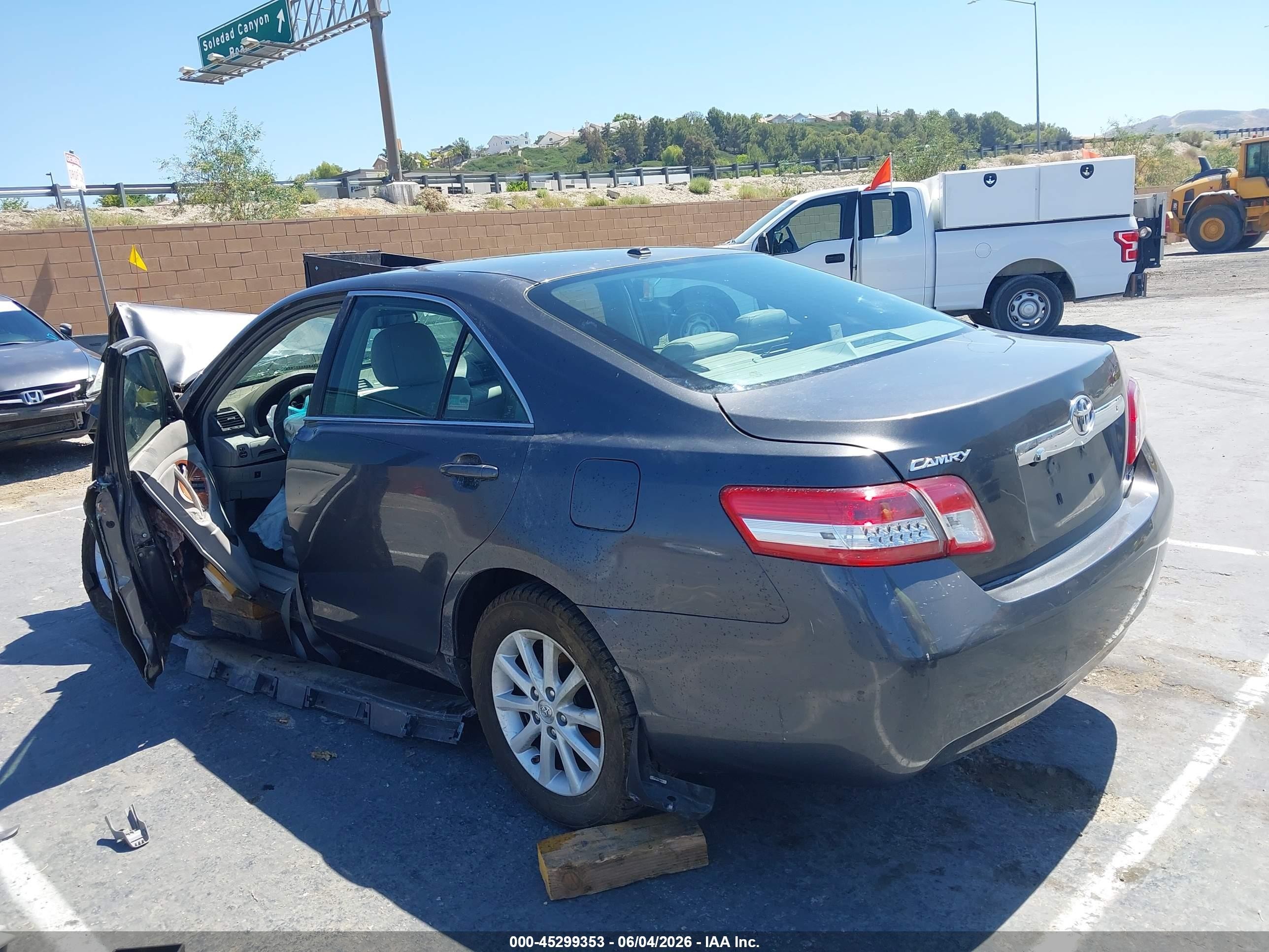 2010 Toyota Camry Xle Gray vin: 4T4BF3EKXAR072029