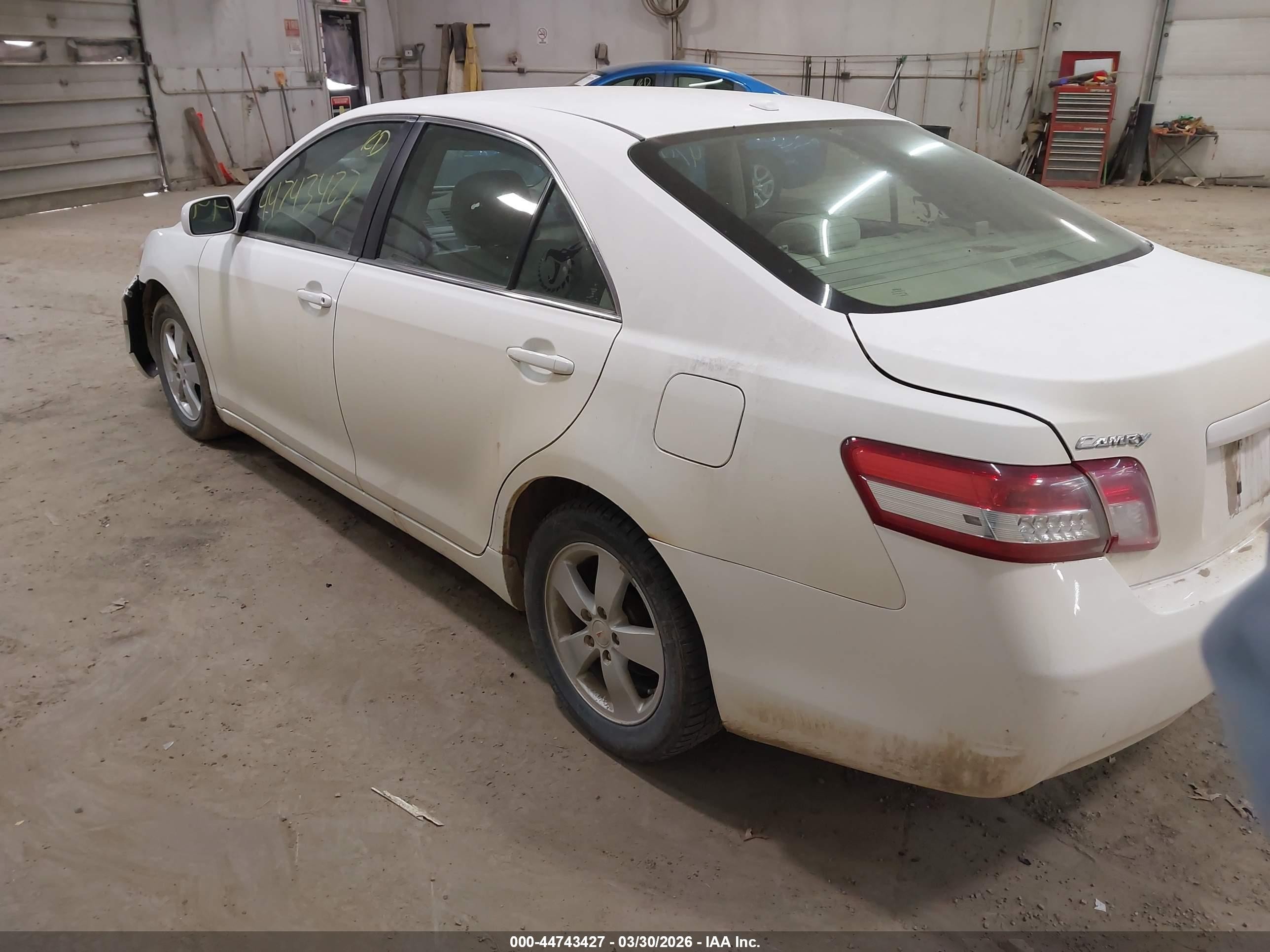 2010 Toyota Camry Le Белый vin: 4T4BF3EKXAR072063