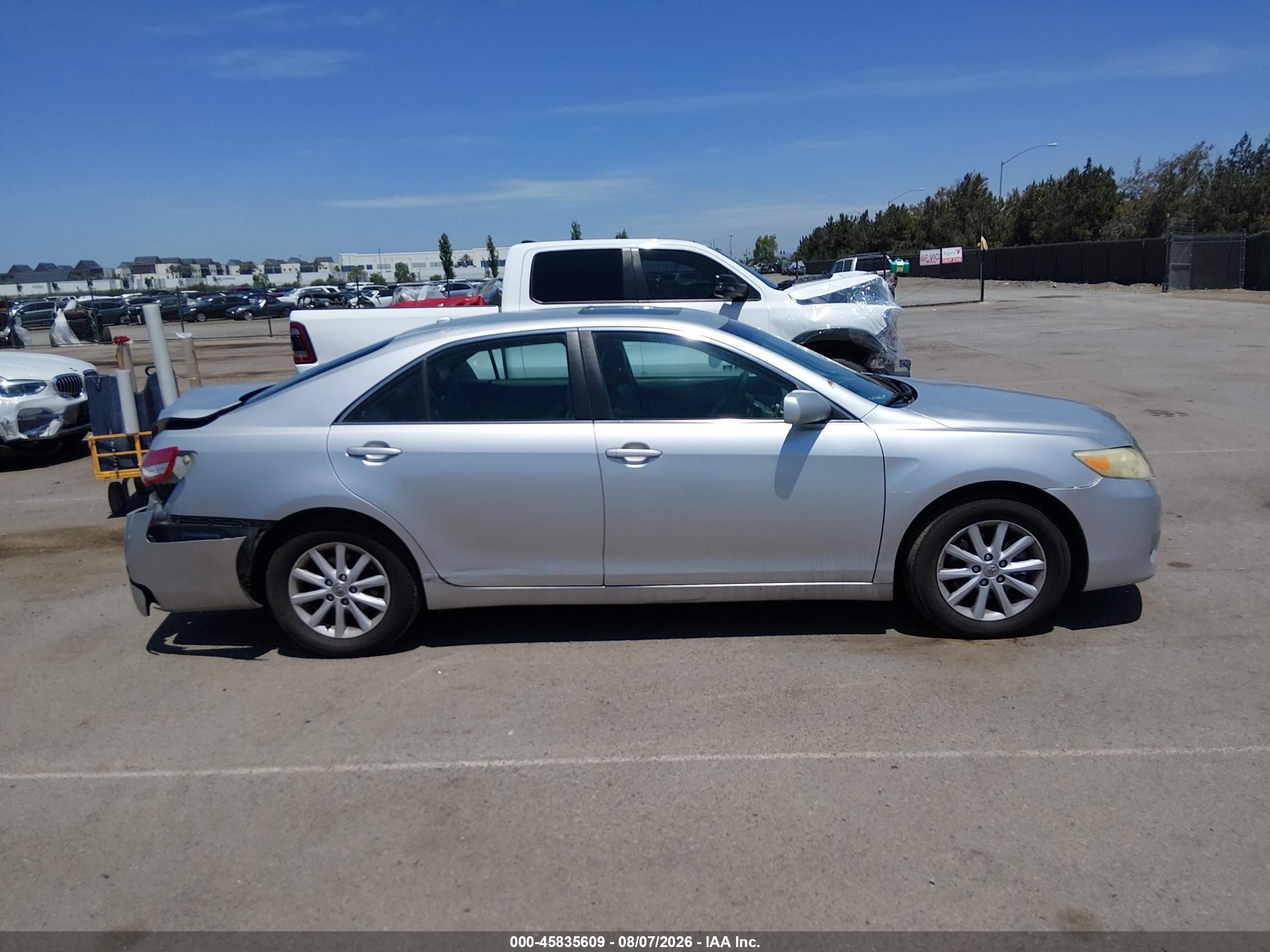2010 Toyota Camry Xle Silver vin: 4T4BF3EKXAR075111