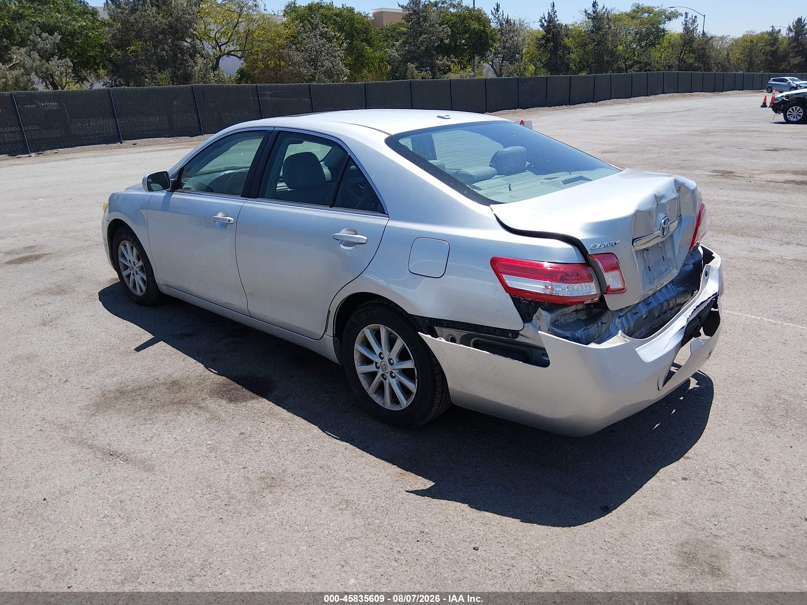 2010 Toyota Camry Xle Silver vin: 4T4BF3EKXAR075111