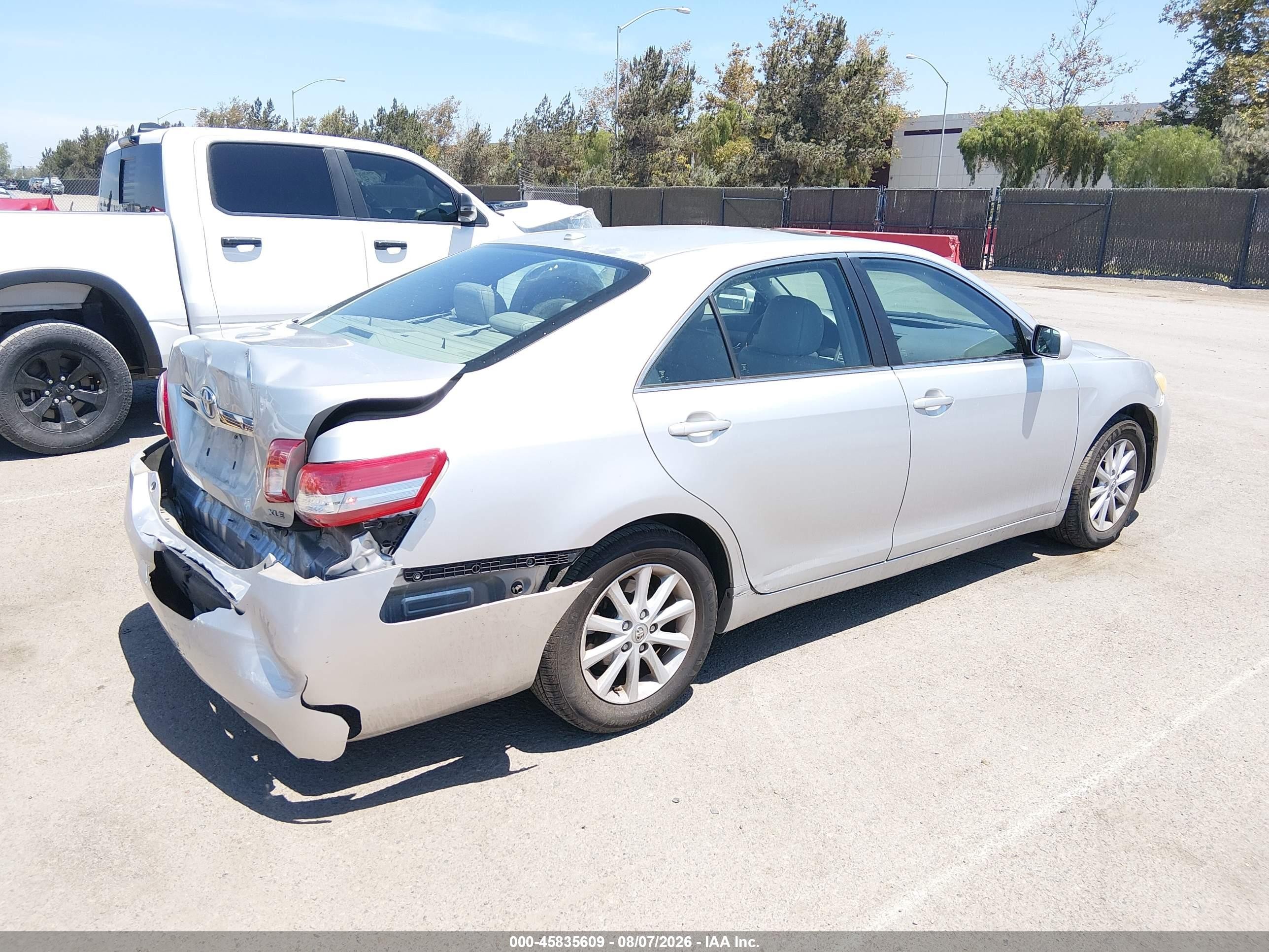 2010 Toyota Camry Xle Silver vin: 4T4BF3EKXAR075111