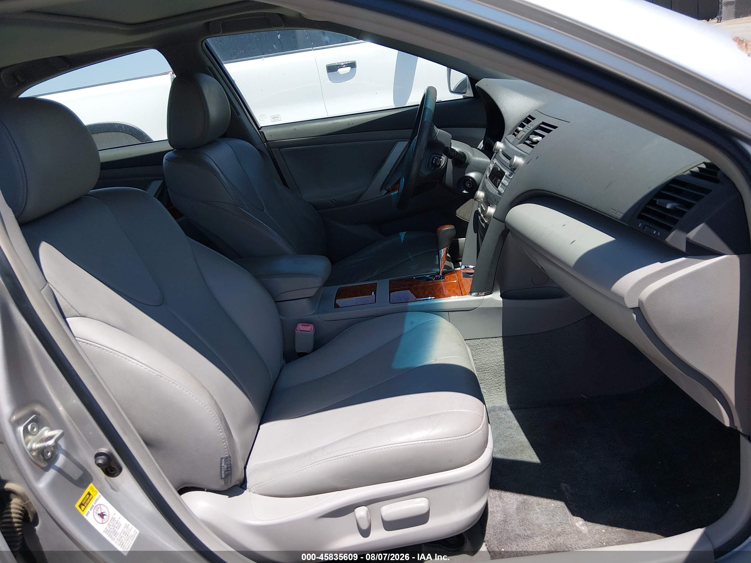2010 Toyota Camry Xle Silver vin: 4T4BF3EKXAR075111