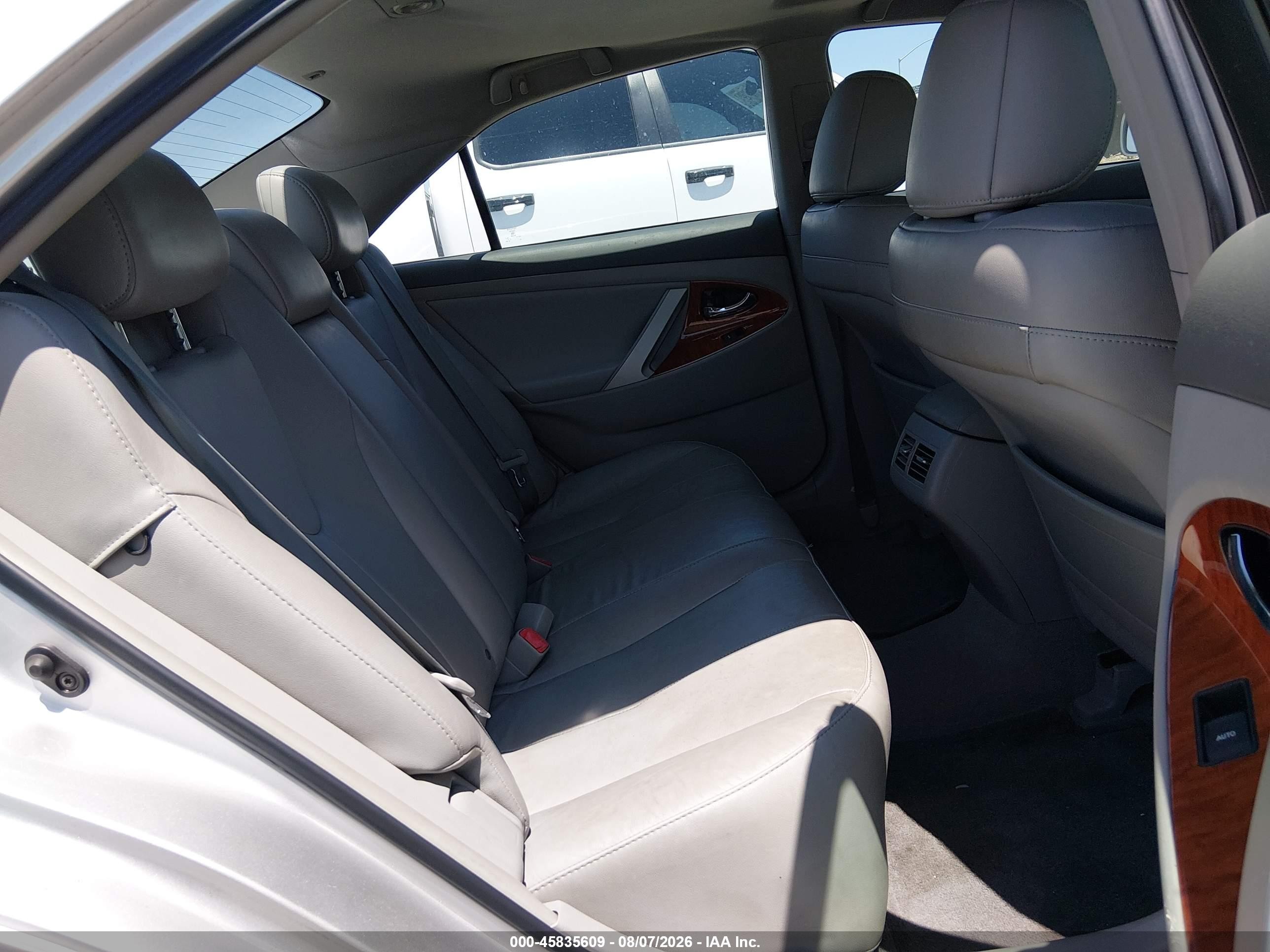 2010 Toyota Camry Xle Silver vin: 4T4BF3EKXAR075111