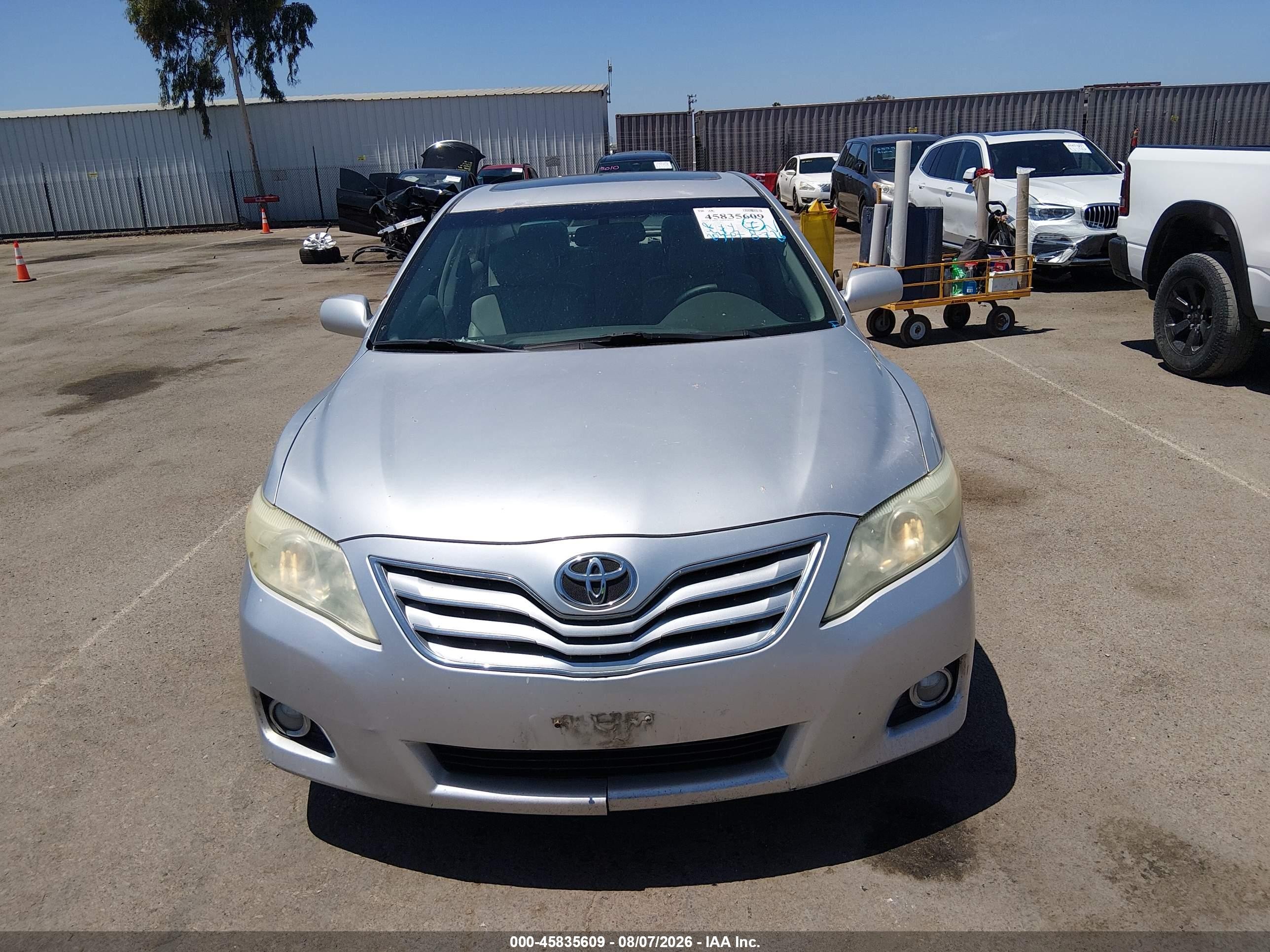 2010 Toyota Camry Xle Silver vin: 4T4BF3EKXAR075111