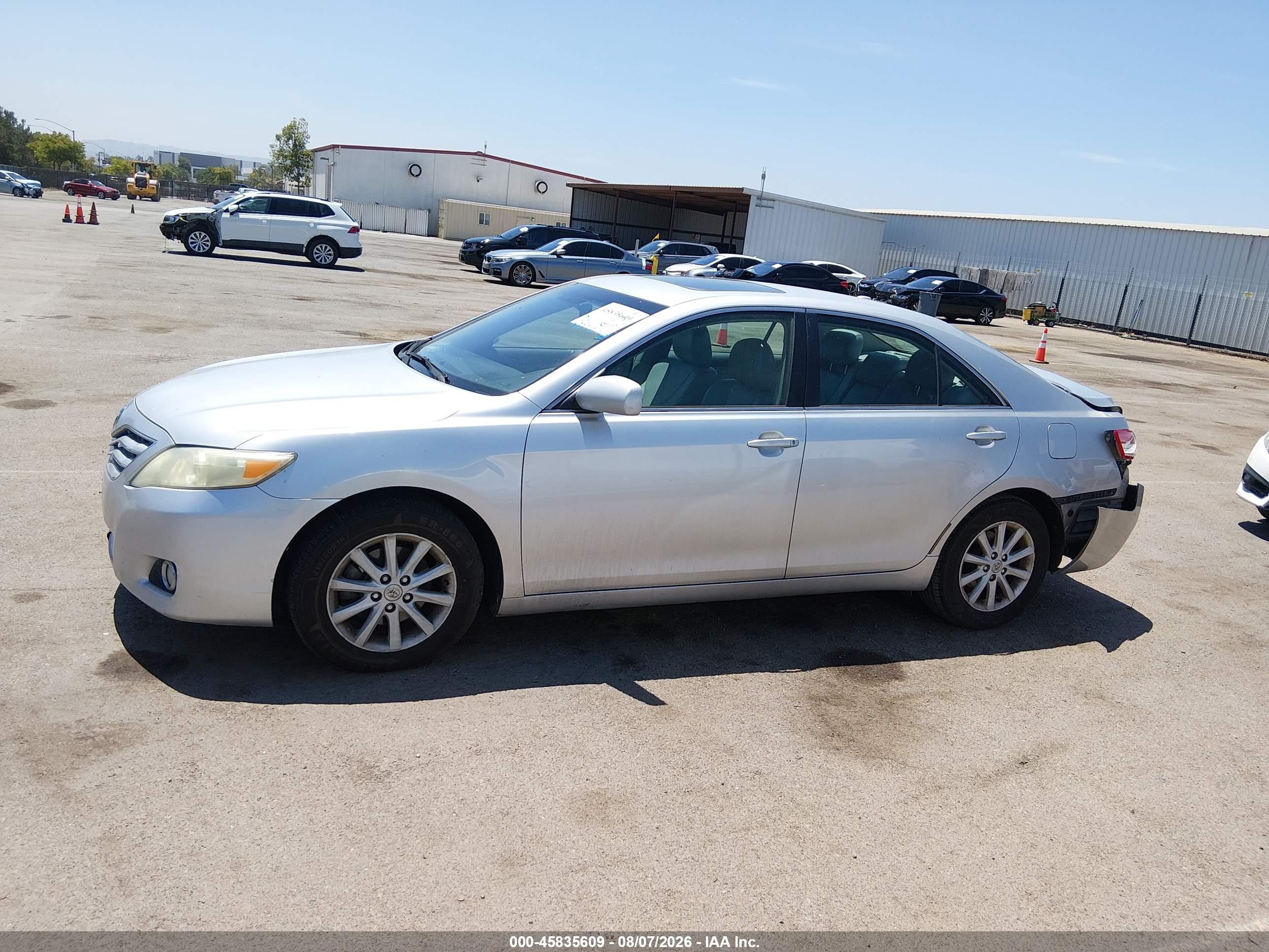 2010 Toyota Camry Xle Silver vin: 4T4BF3EKXAR075111