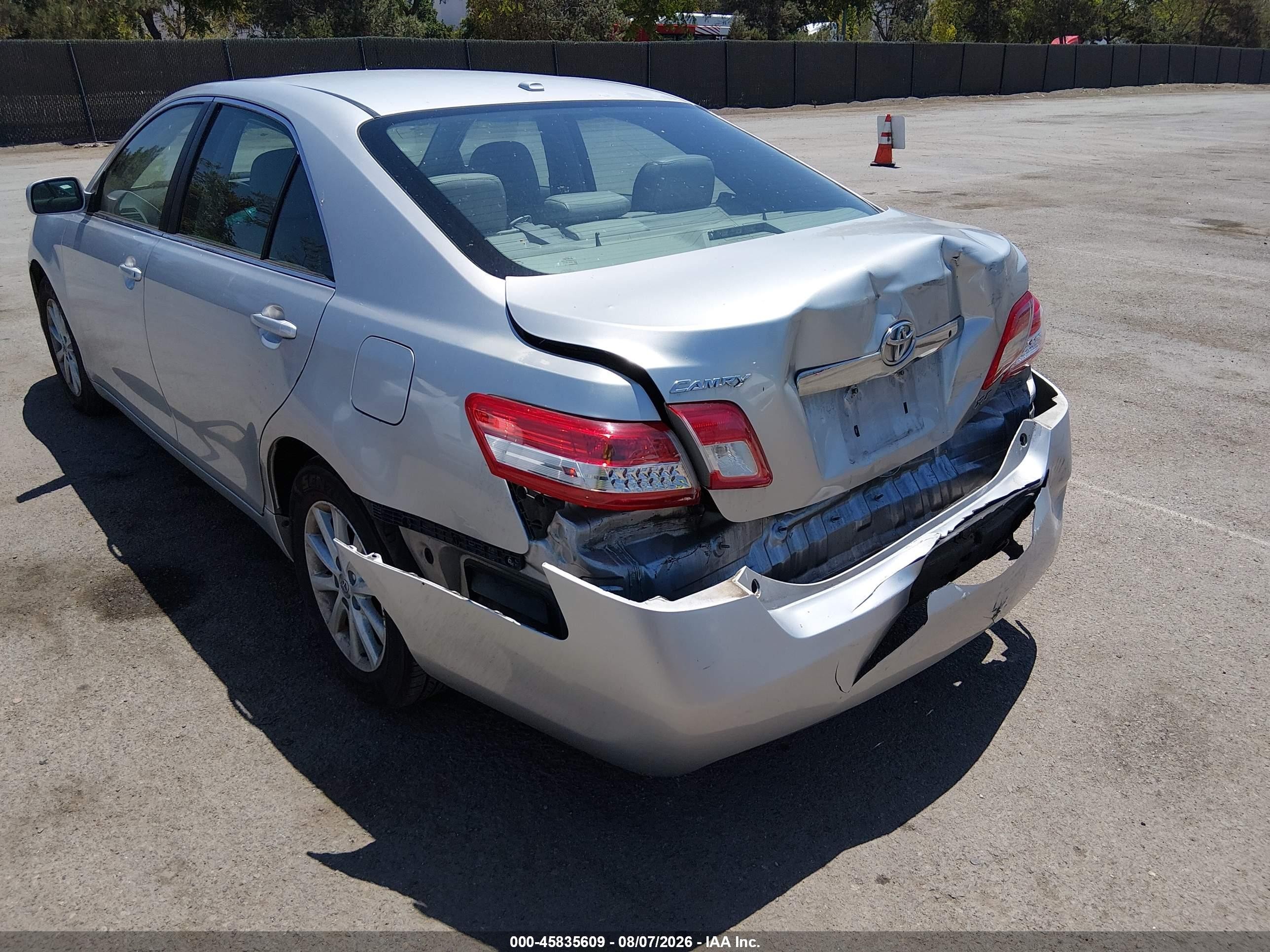 2010 Toyota Camry Xle Silver vin: 4T4BF3EKXAR075111
