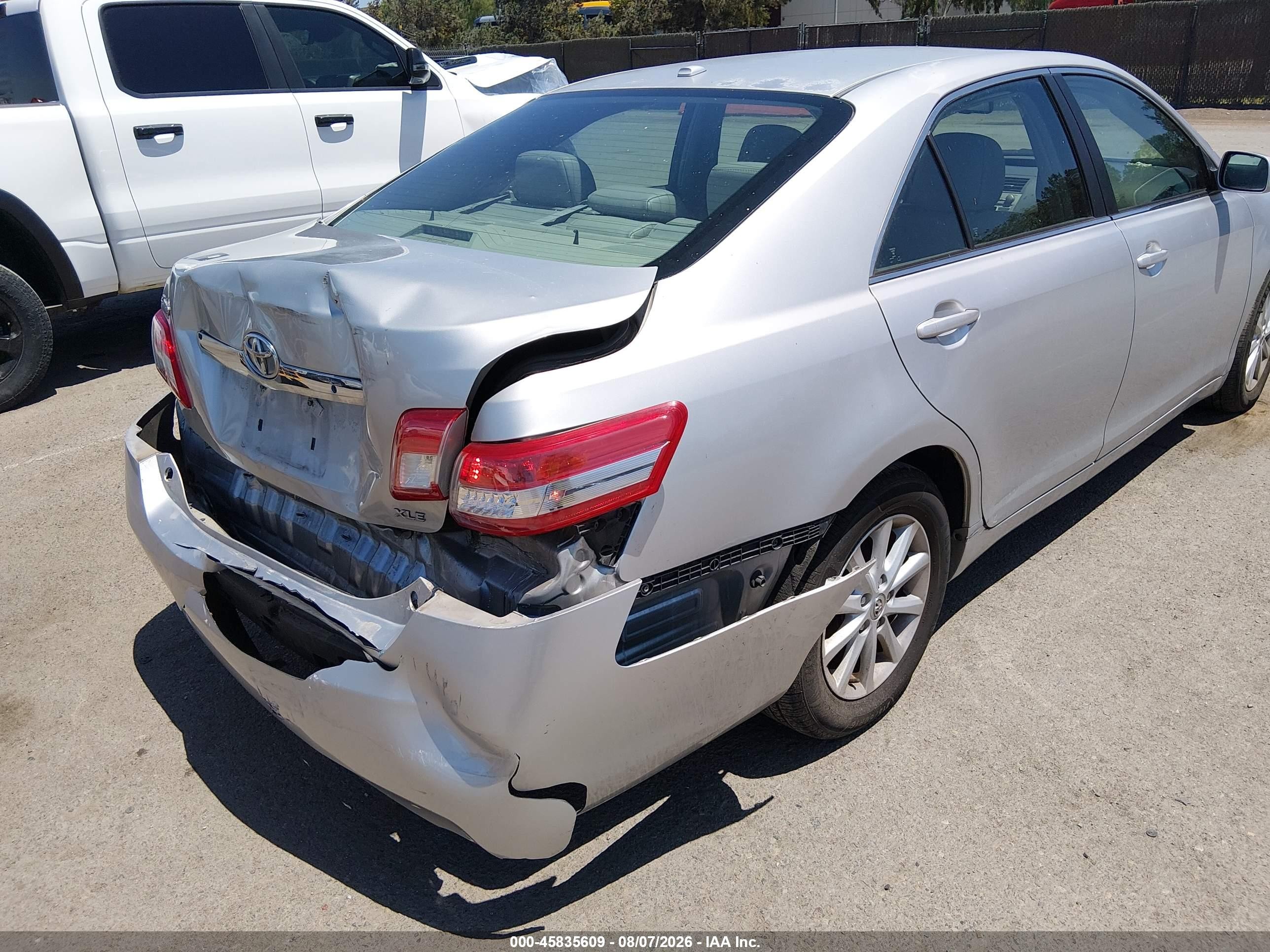 2010 Toyota Camry Xle Silver vin: 4T4BF3EKXAR075111
