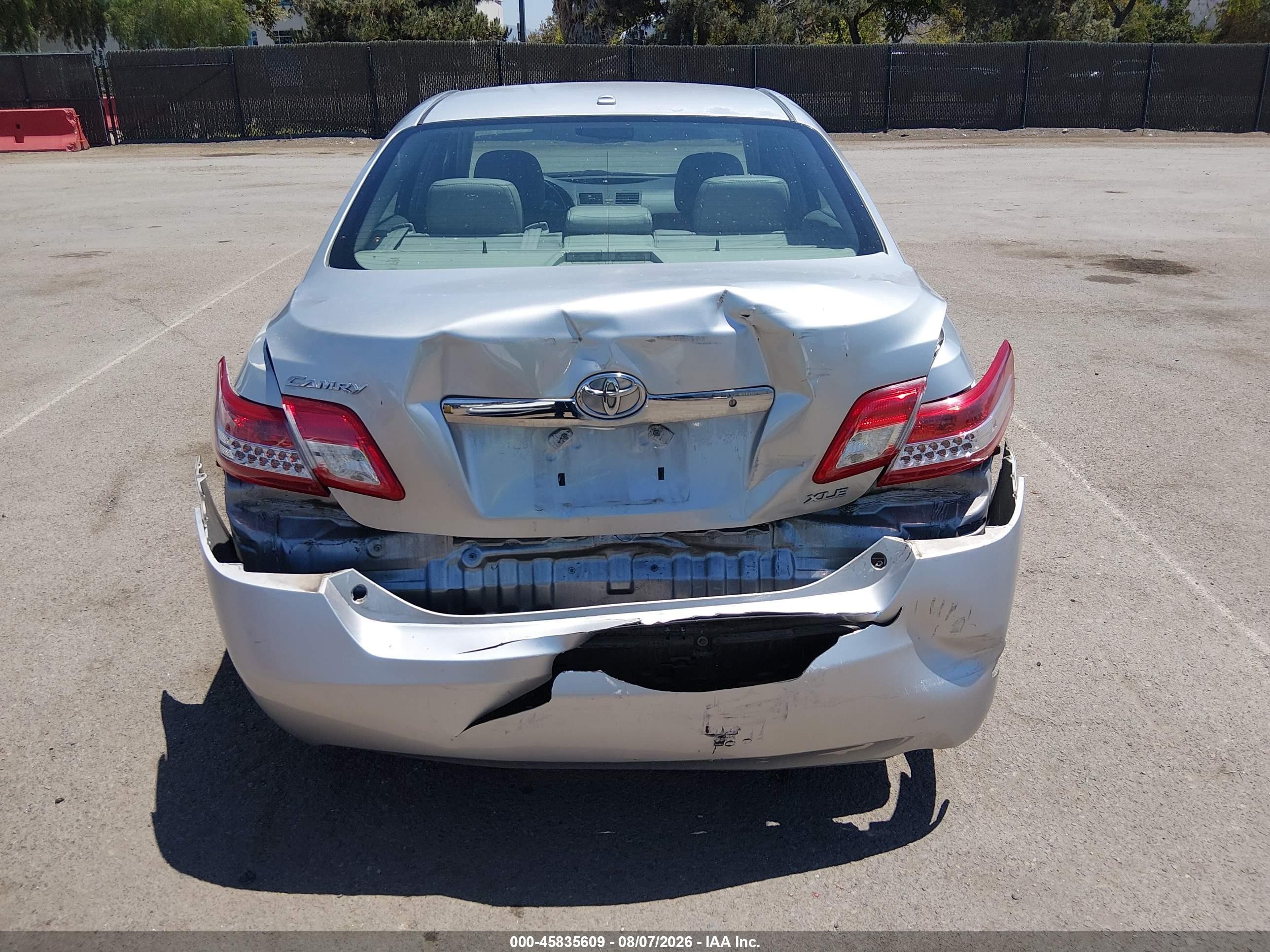 2010 Toyota Camry Xle Silver vin: 4T4BF3EKXAR075111