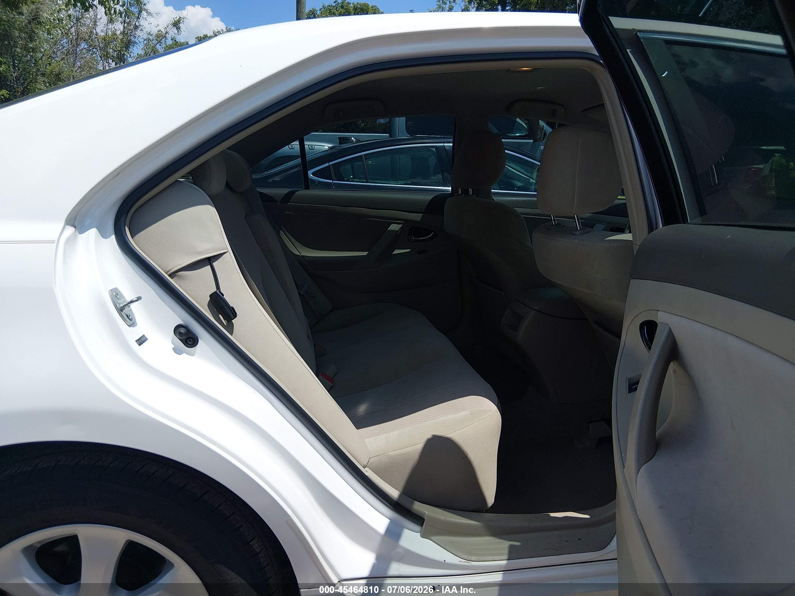 2010 Toyota Camry Le White vin: 4T4BF3EKXAR084004