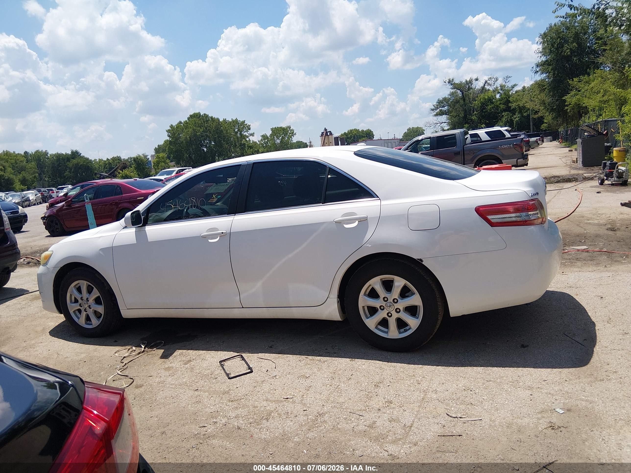2010 Toyota Camry Le White vin: 4T4BF3EKXAR084004