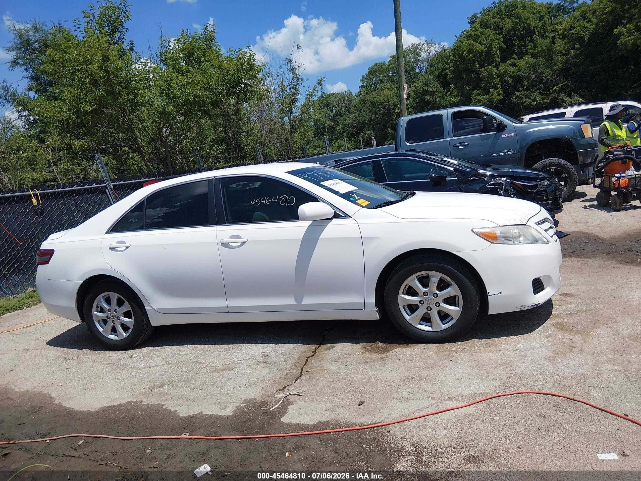 2010 Toyota Camry Le White vin: 4T4BF3EKXAR084004