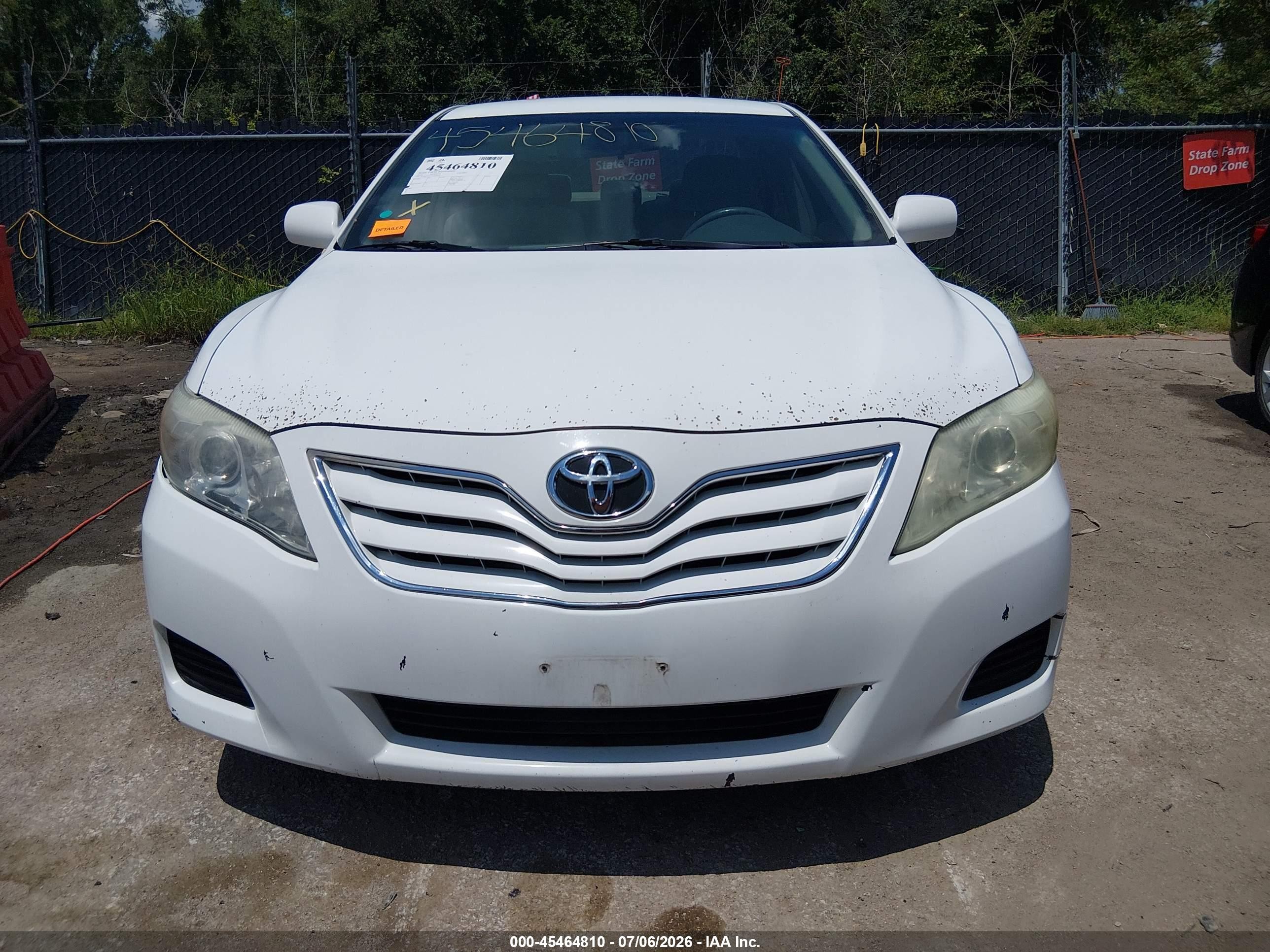 2010 Toyota Camry Le White vin: 4T4BF3EKXAR084004