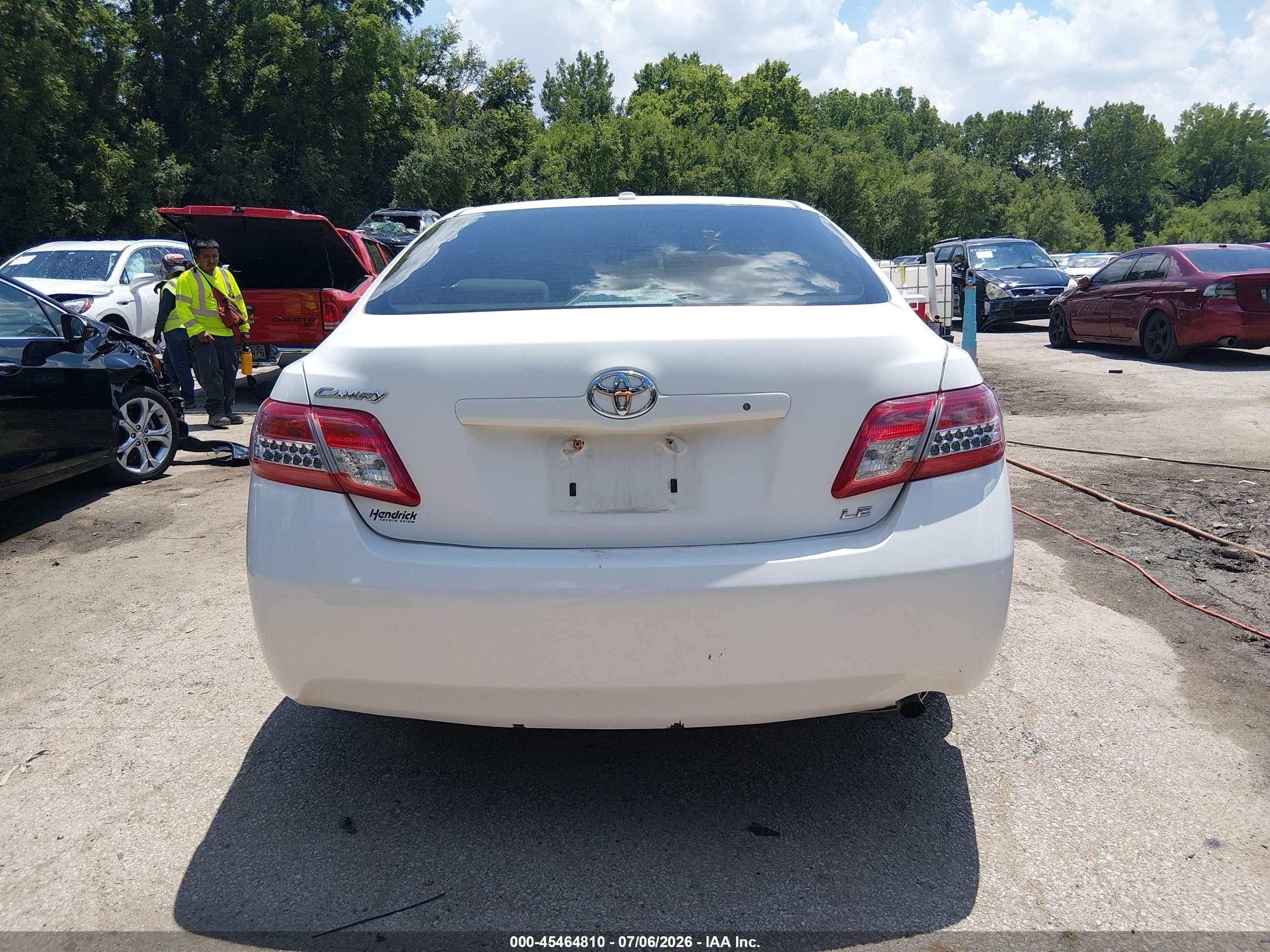 2010 Toyota Camry Le White vin: 4T4BF3EKXAR084004