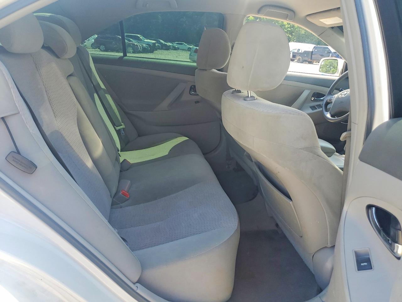 2010 Toyota Camry Le White vin: 4T4BF3EKXAR084214