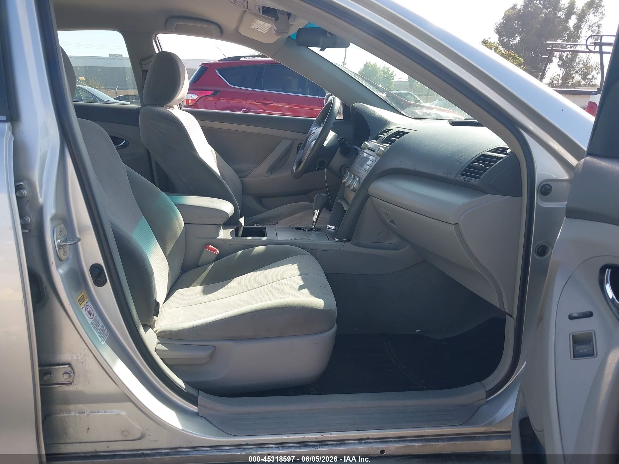 2011 Toyota Camry Le Gray vin: 4T4BF3EKXBR091391