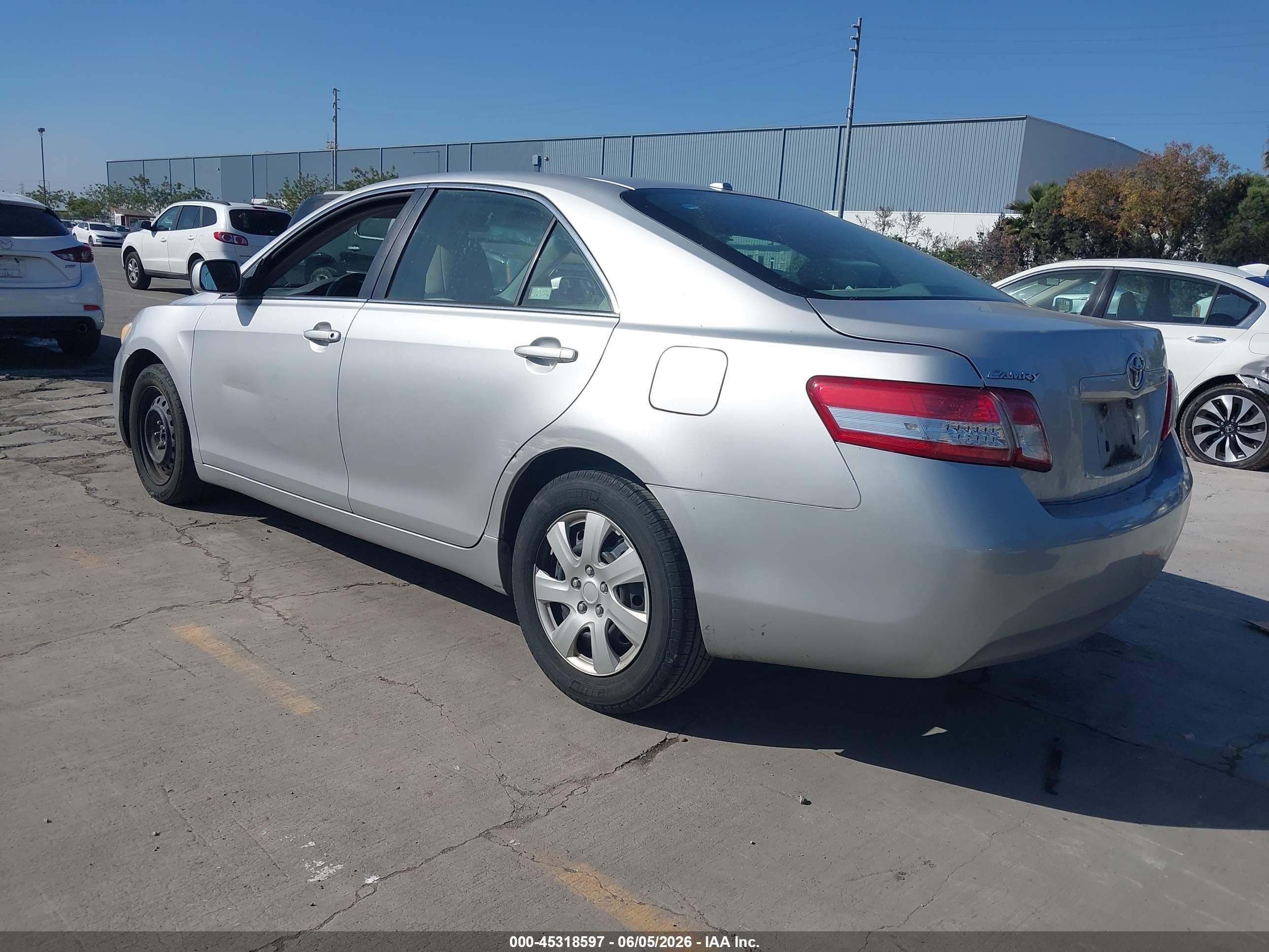 2011 Toyota Camry Le Gray vin: 4T4BF3EKXBR091391