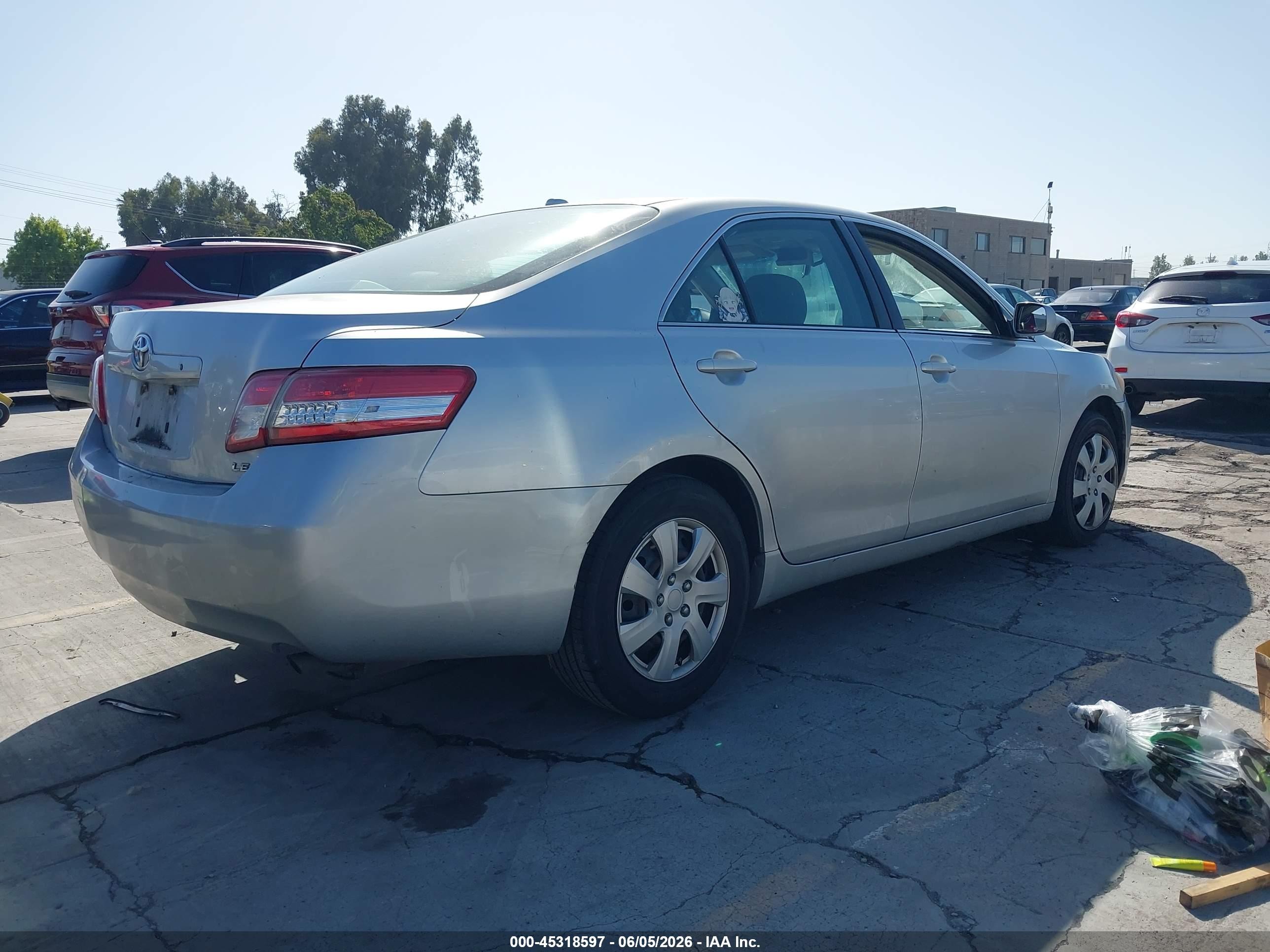2011 Toyota Camry Le Gray vin: 4T4BF3EKXBR091391