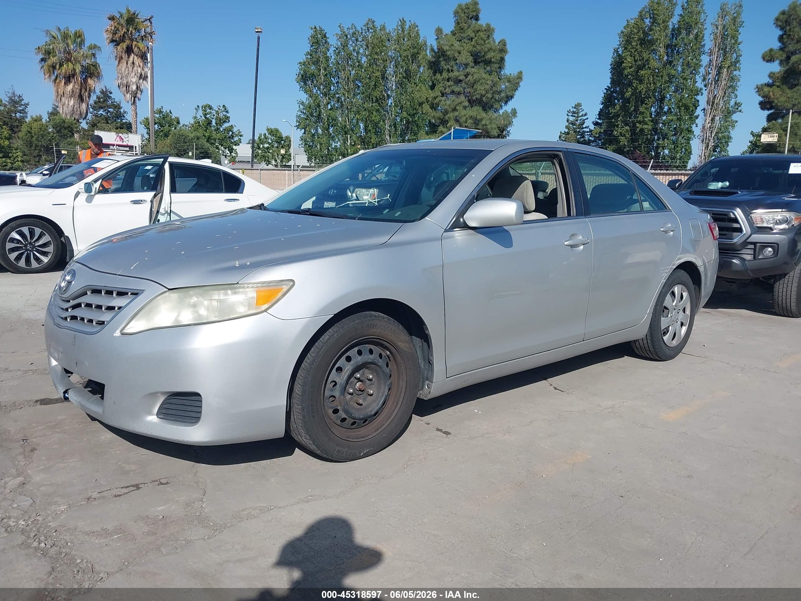 2011 Toyota Camry Le Gray vin: 4T4BF3EKXBR091391
