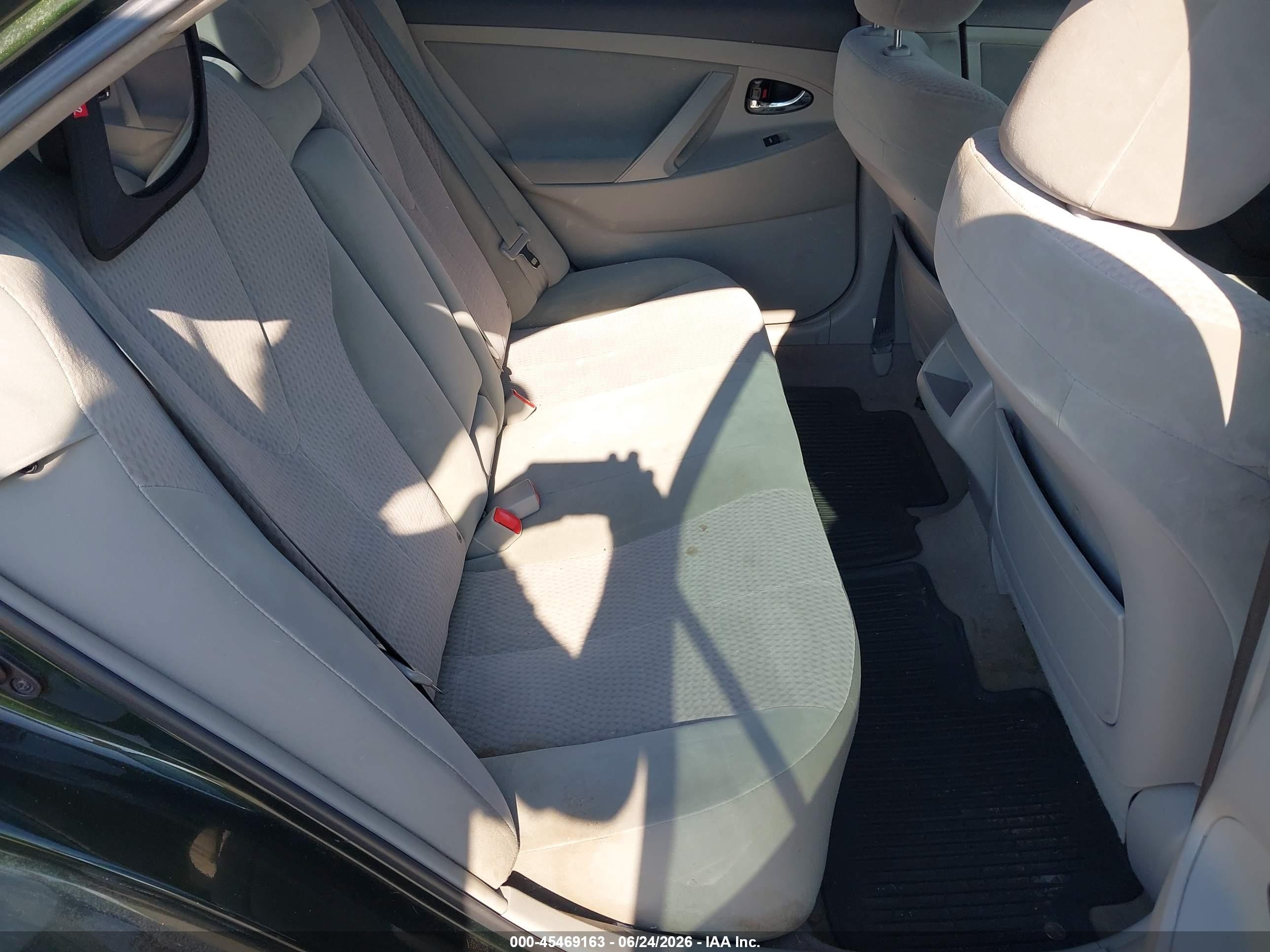 2011 Toyota Camry Le Green vin: 4T4BF3EKXBR092315