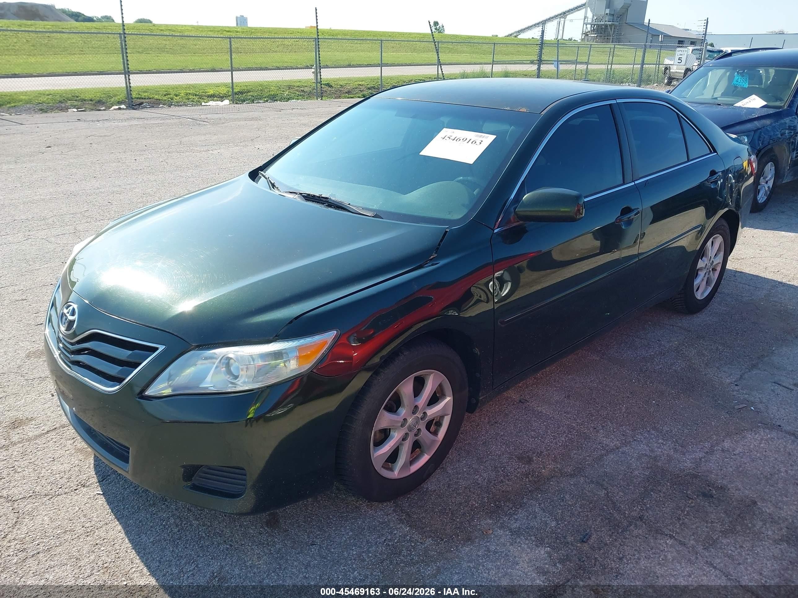 2011 Toyota Camry Le Green vin: 4T4BF3EKXBR092315