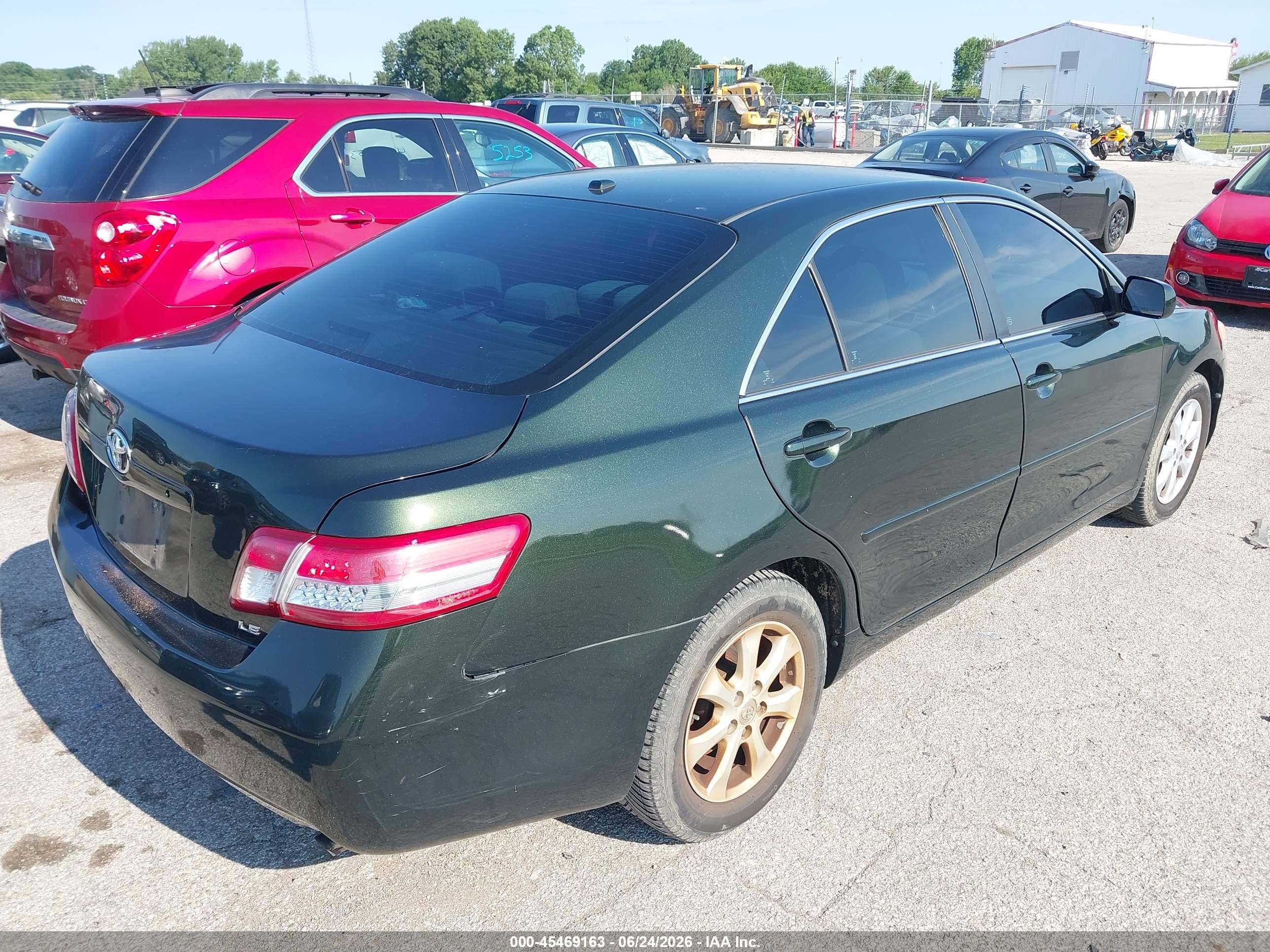 2011 Toyota Camry Le Green vin: 4T4BF3EKXBR092315