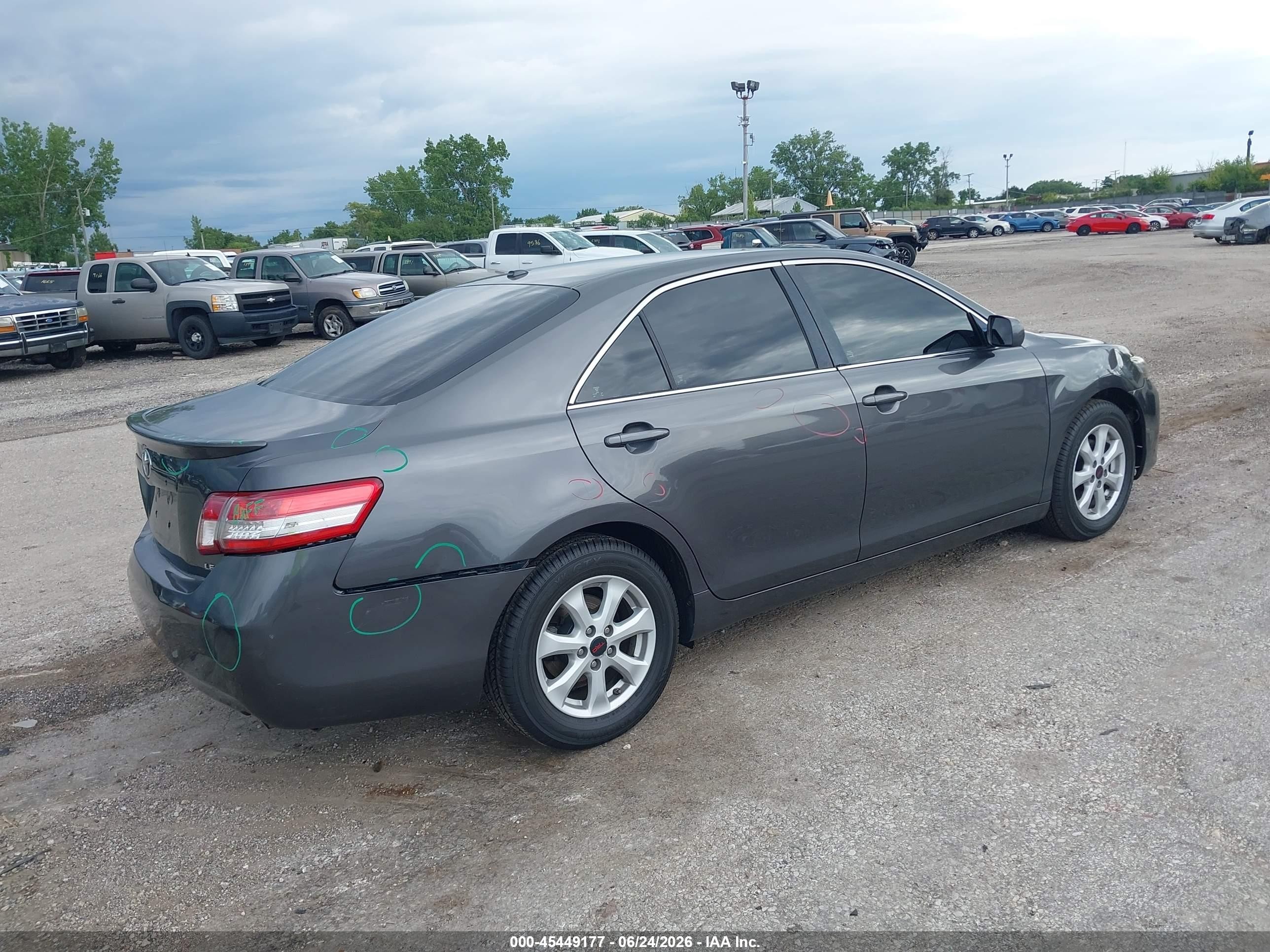 2011 Toyota Camry Le Gray vin: 4T4BF3EKXBR094386