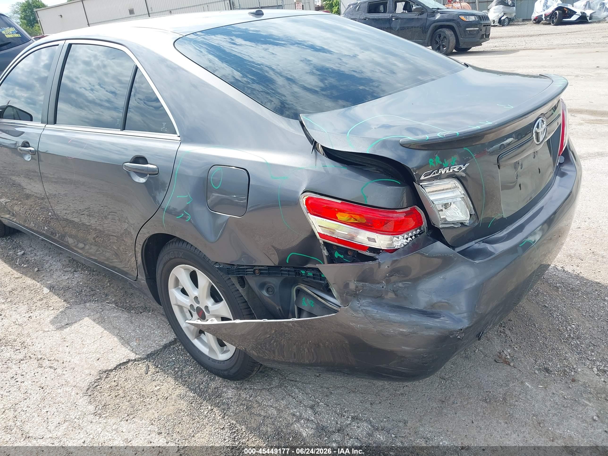 2011 Toyota Camry Le Gray vin: 4T4BF3EKXBR094386