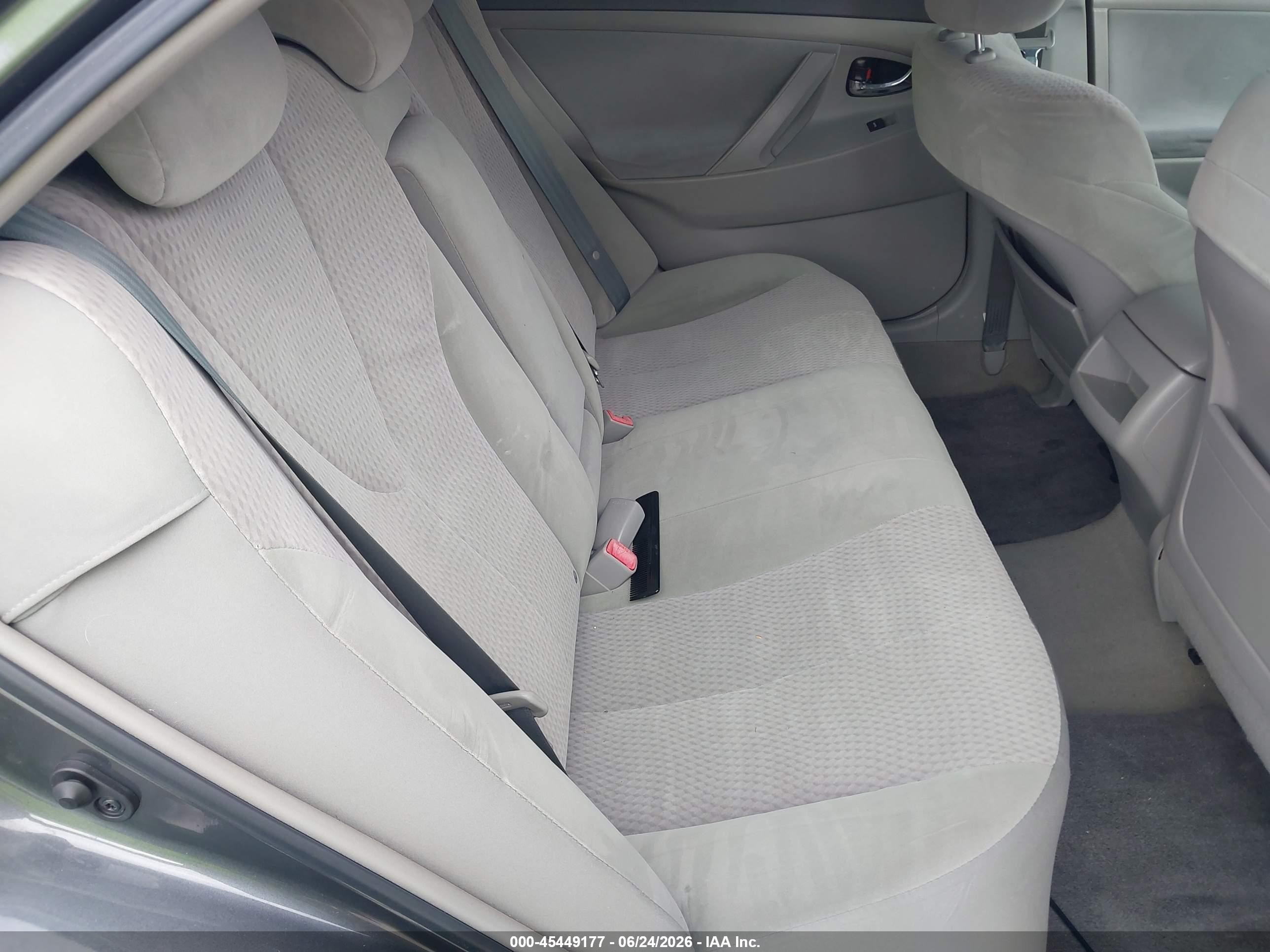 2011 Toyota Camry Le Gray vin: 4T4BF3EKXBR094386