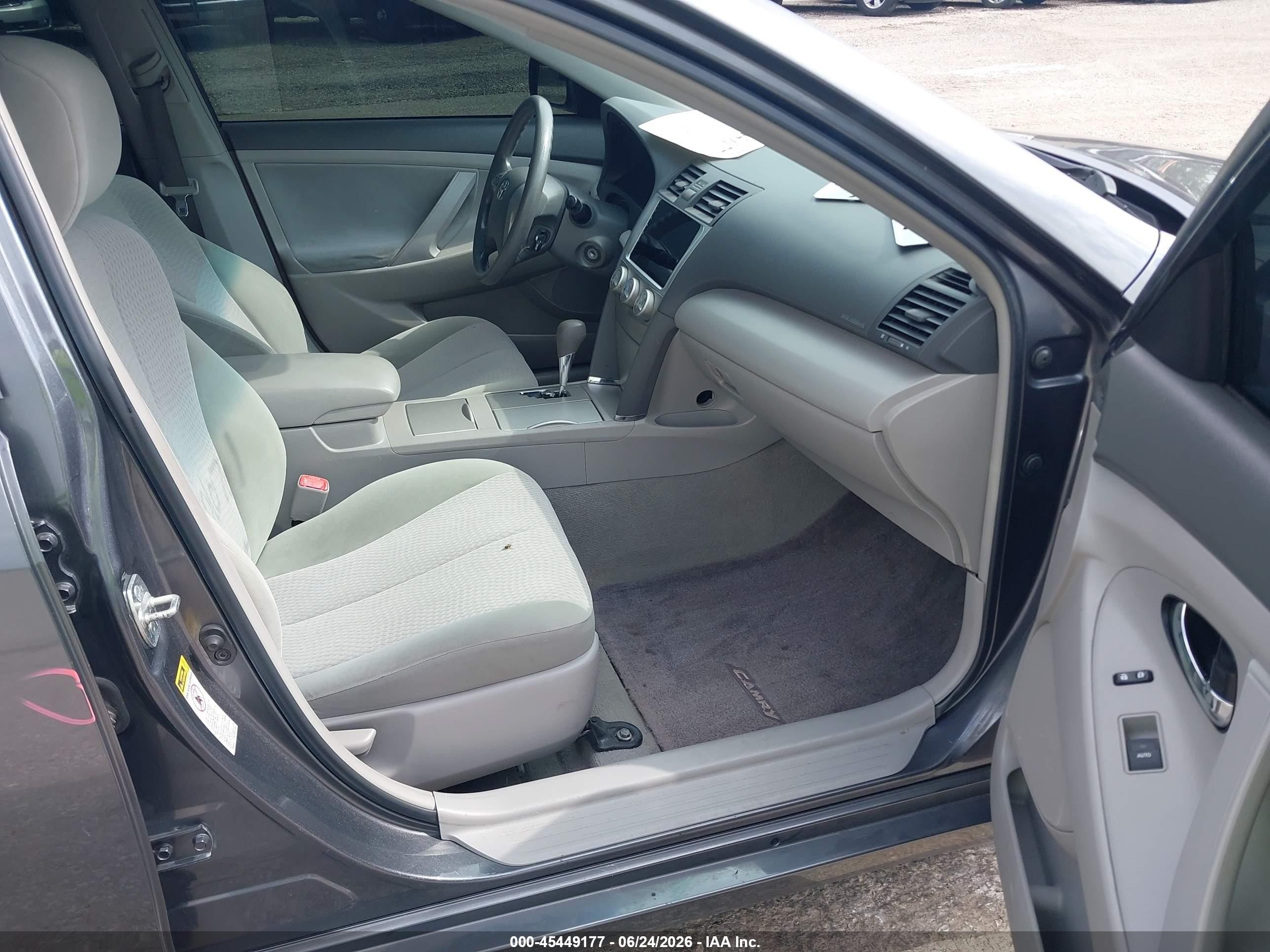 2011 Toyota Camry Le Gray vin: 4T4BF3EKXBR094386