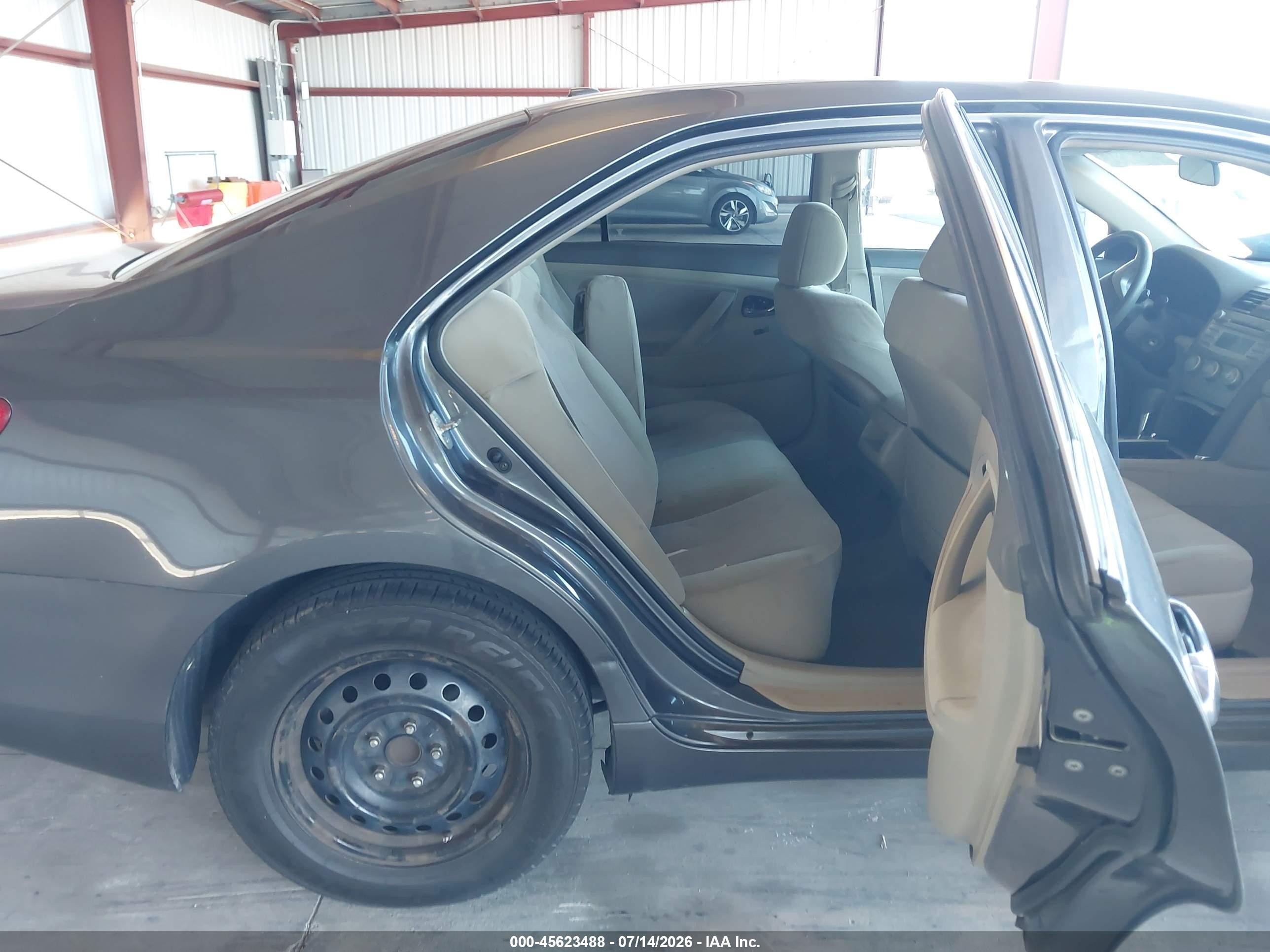 2011 Toyota Camry Le Gray vin: 4T4BF3EKXBR104978