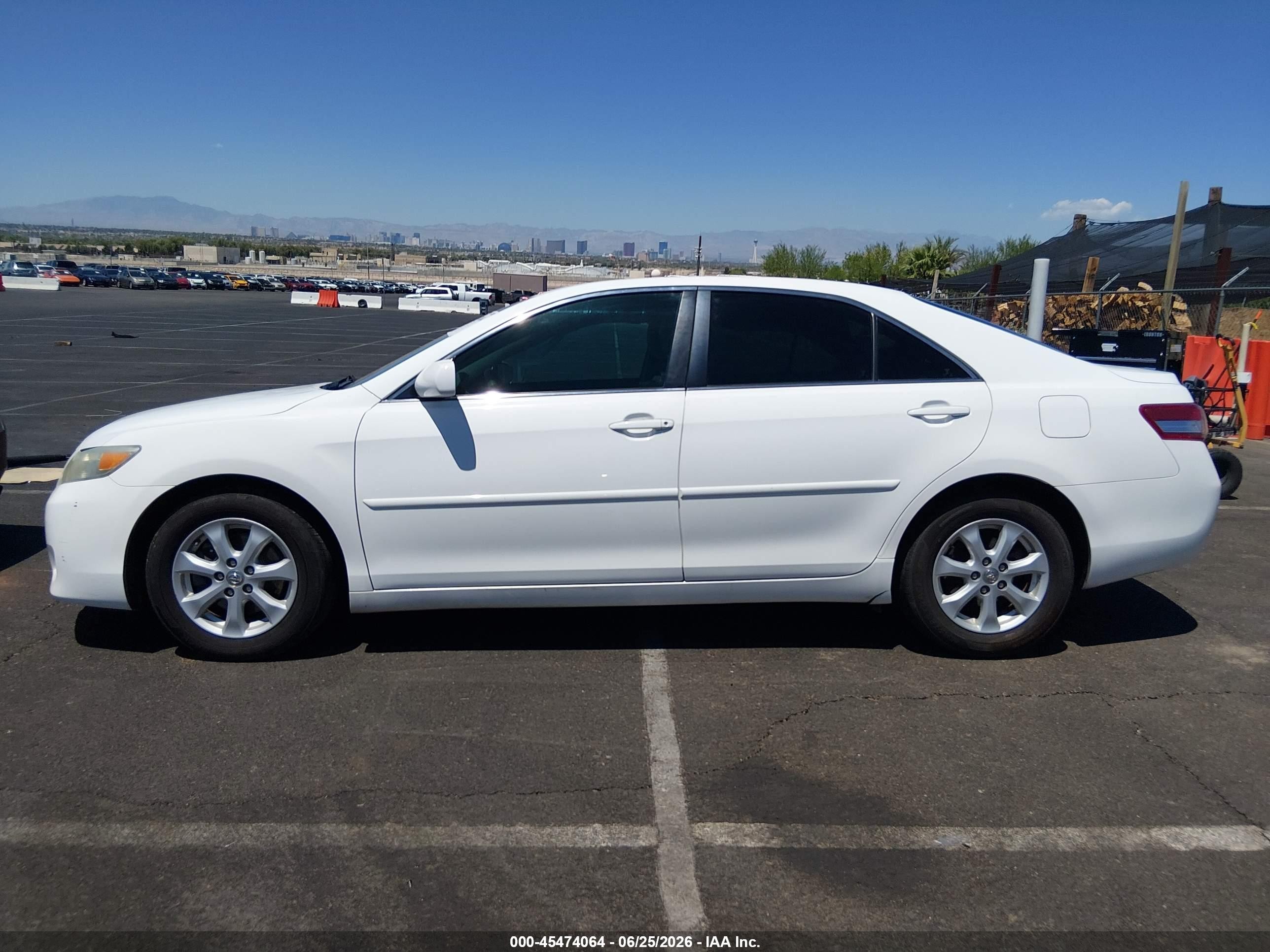 2011 Toyota Camry Le Белый vin: 4T4BF3EKXBR105533