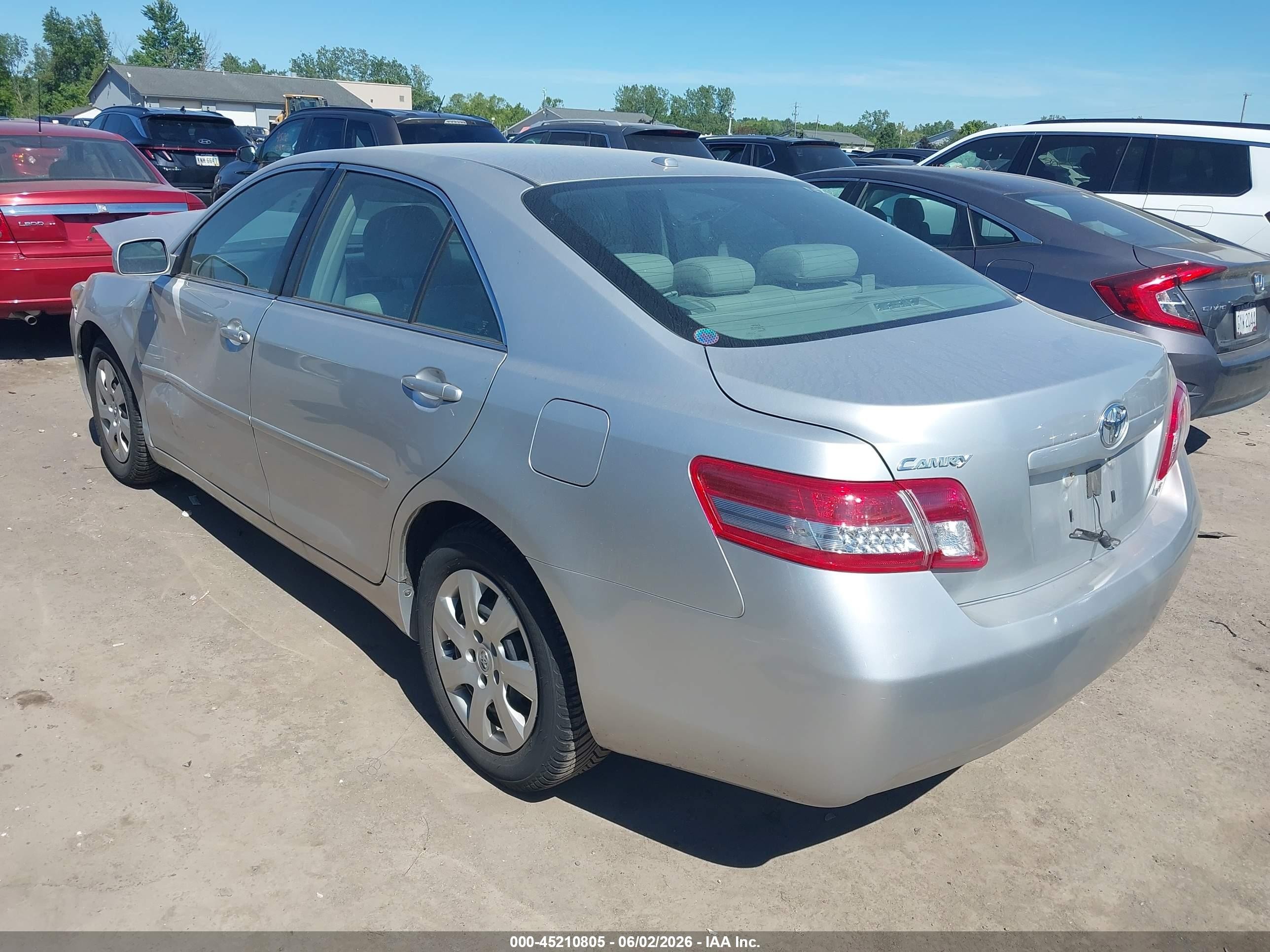 2011 Toyota Camry Le Silver vin: 4T4BF3EKXBR105905