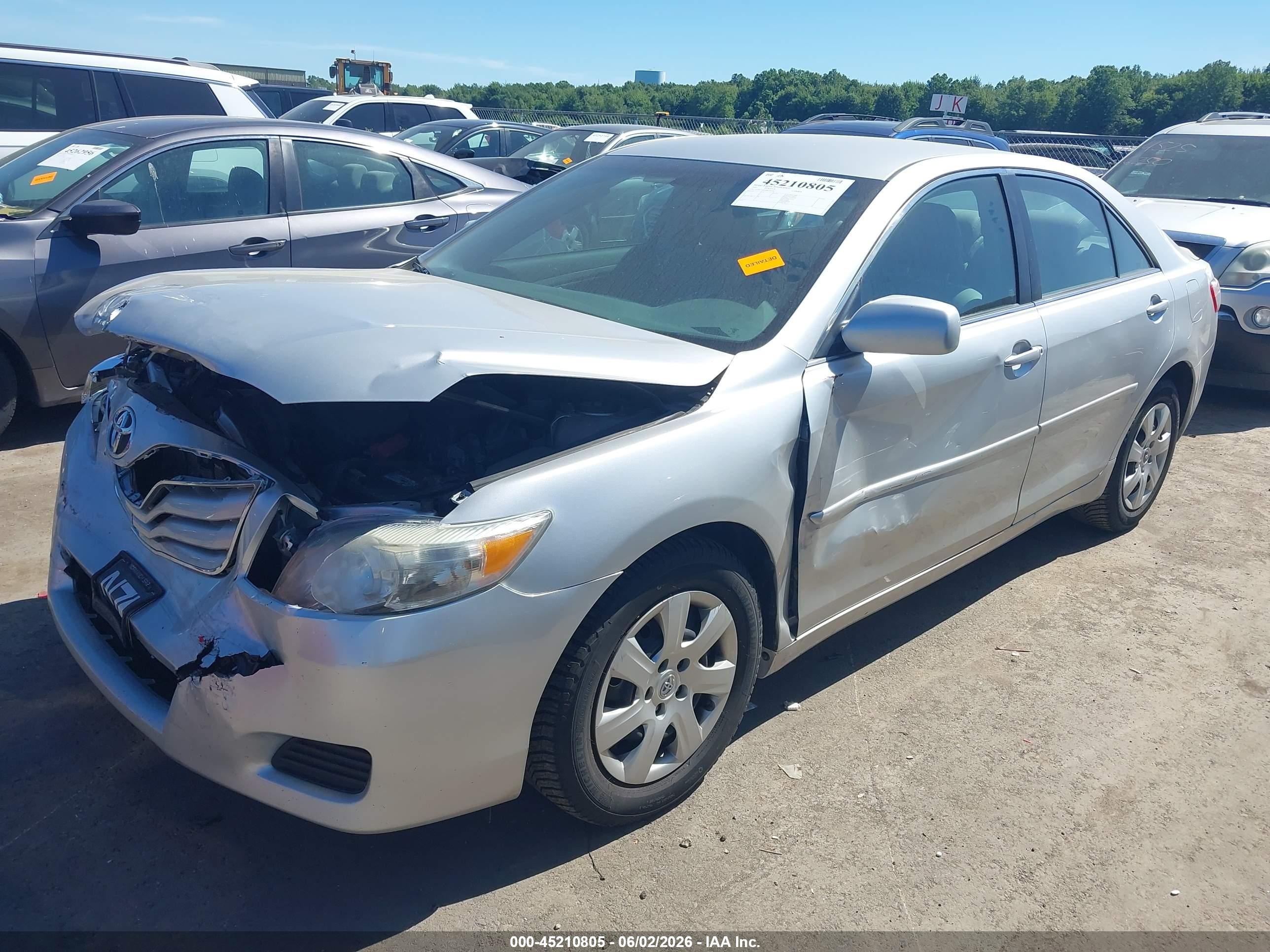 2011 Toyota Camry Le Silver vin: 4T4BF3EKXBR105905