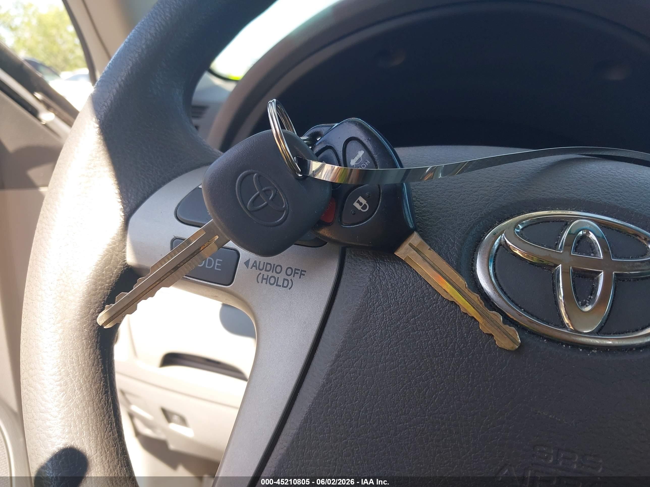 2011 Toyota Camry Le Silver vin: 4T4BF3EKXBR105905