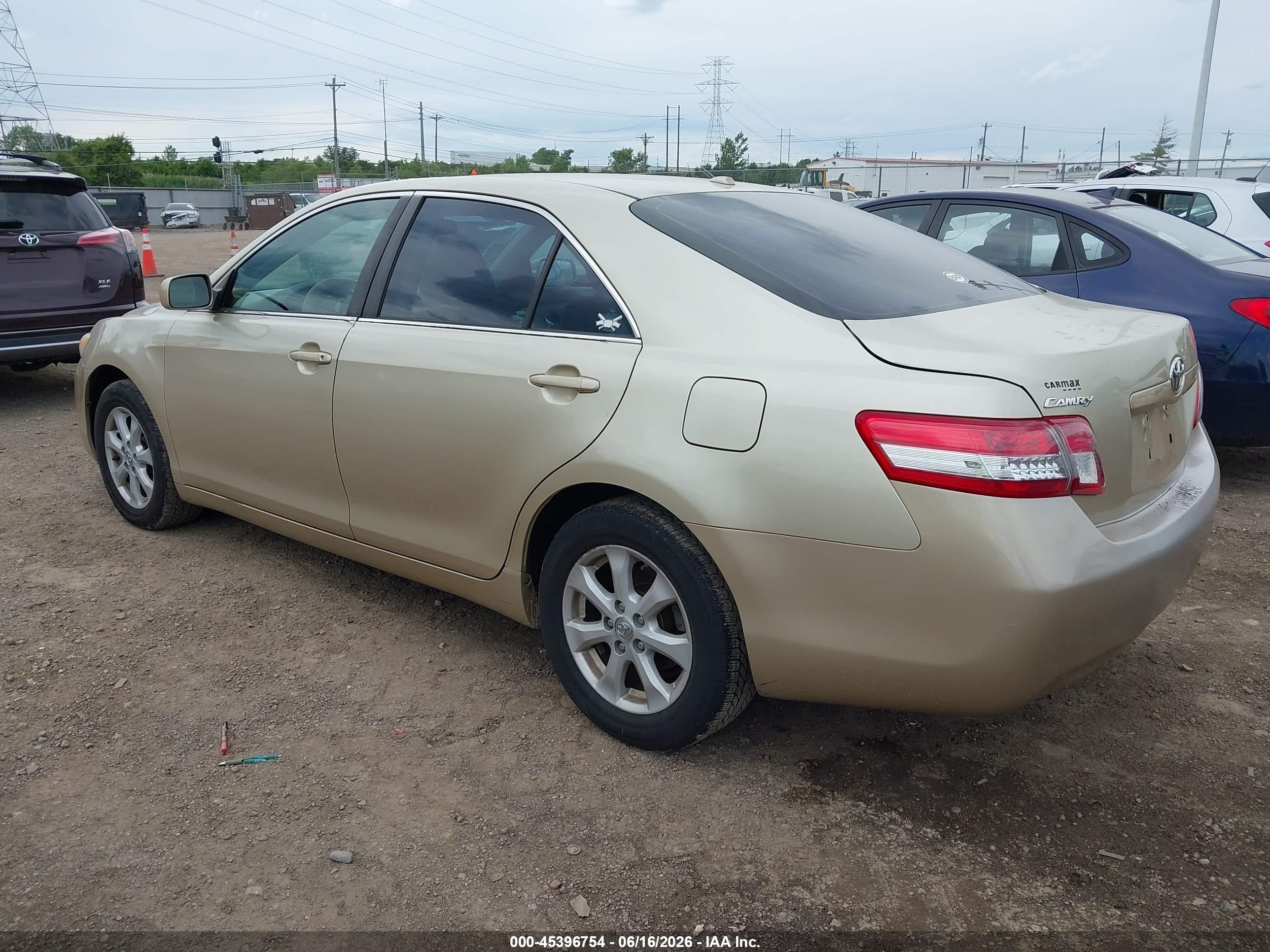 2011 Toyota Camry Le Gold vin: 4T4BF3EKXBR110232