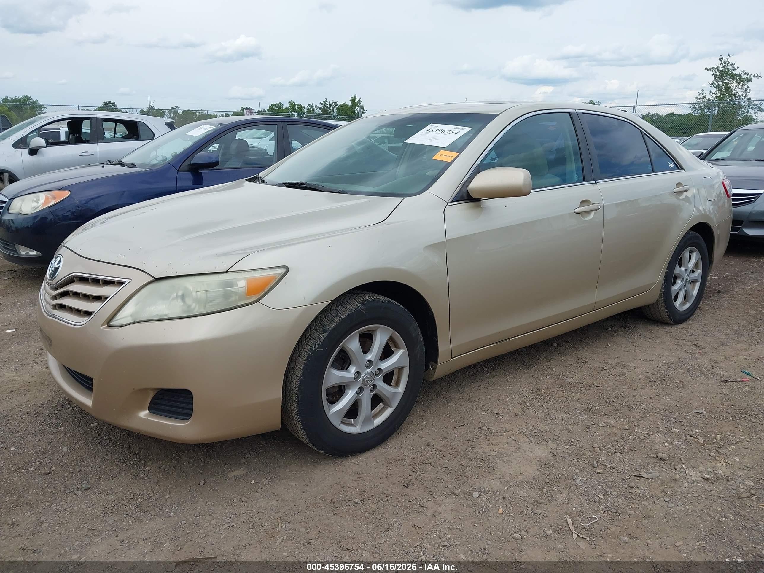 2011 Toyota Camry Le Gold vin: 4T4BF3EKXBR110232